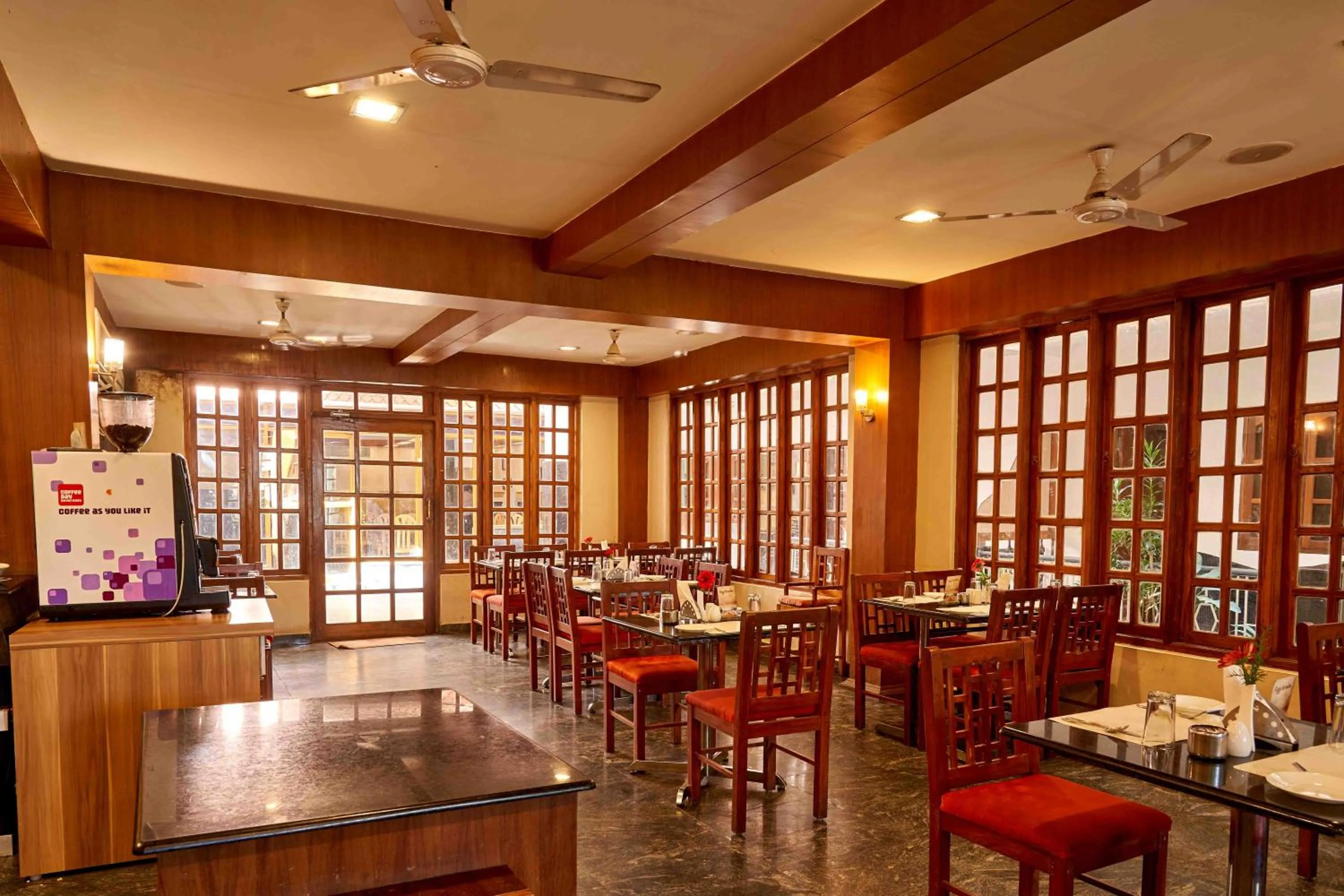 Restaurant/places to eat in Hotel Mamallaa Heritage