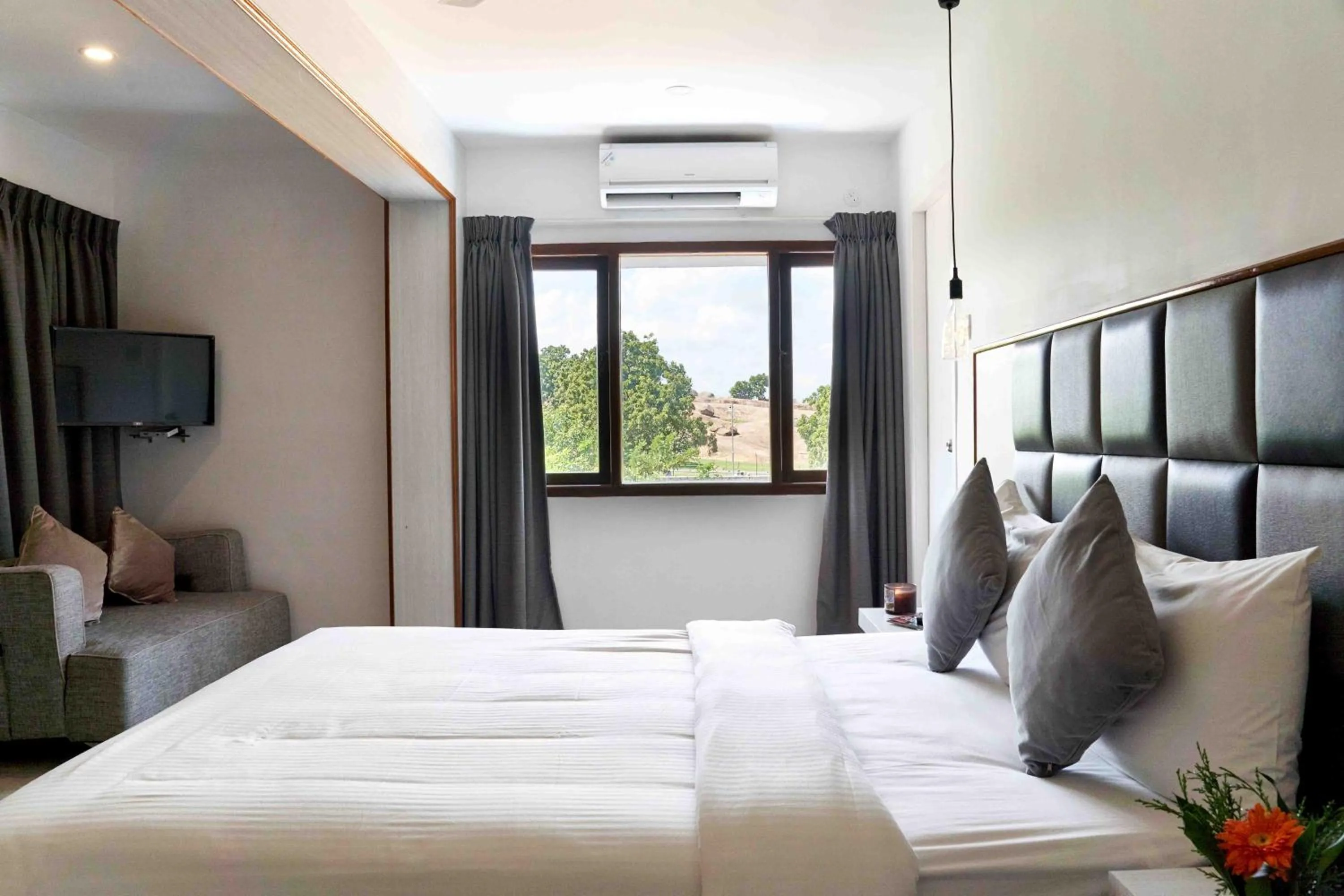 Bed in Hotel Mamallaa Heritage