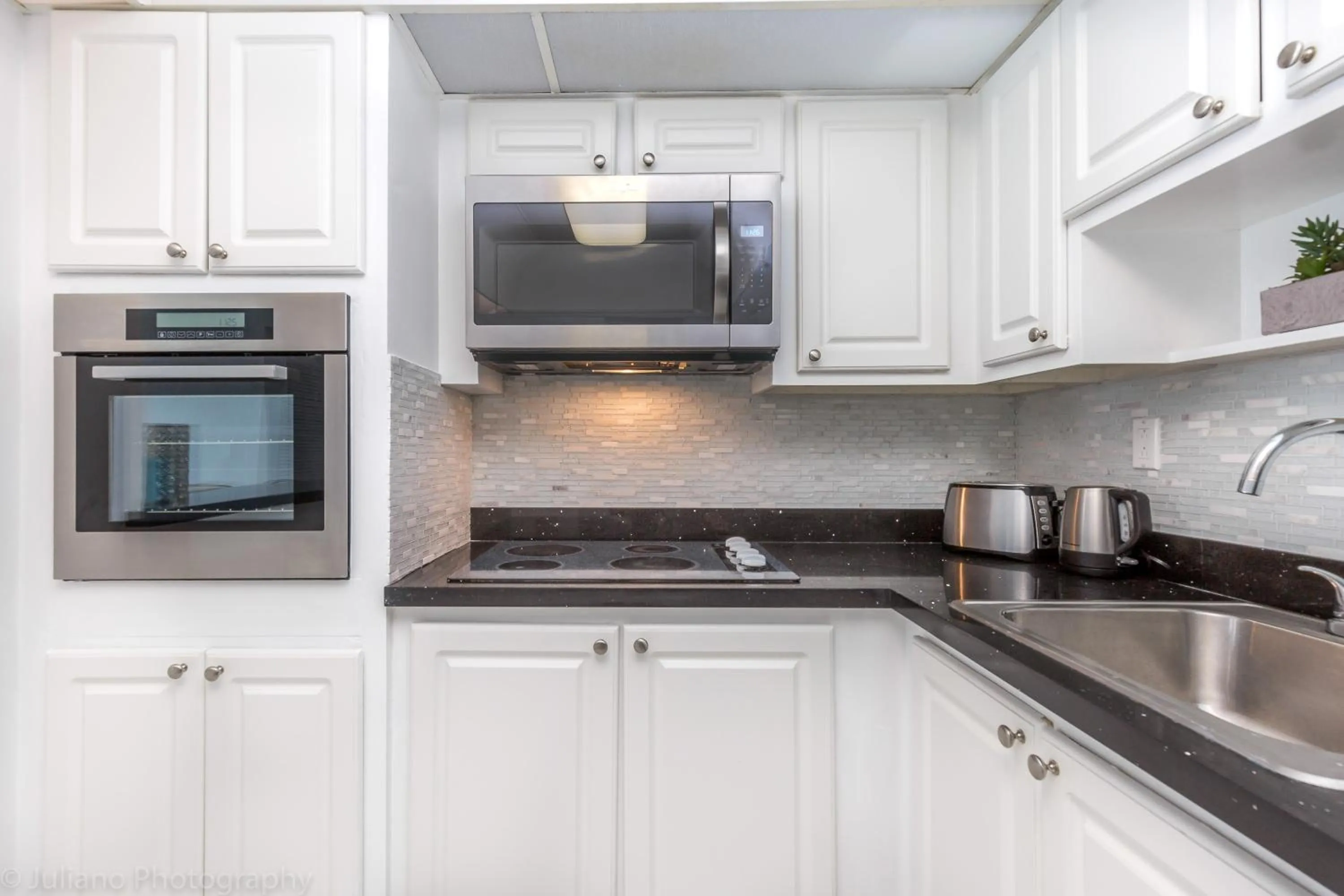 Photo of the whole room in Ocean Reserve Sunny Isles