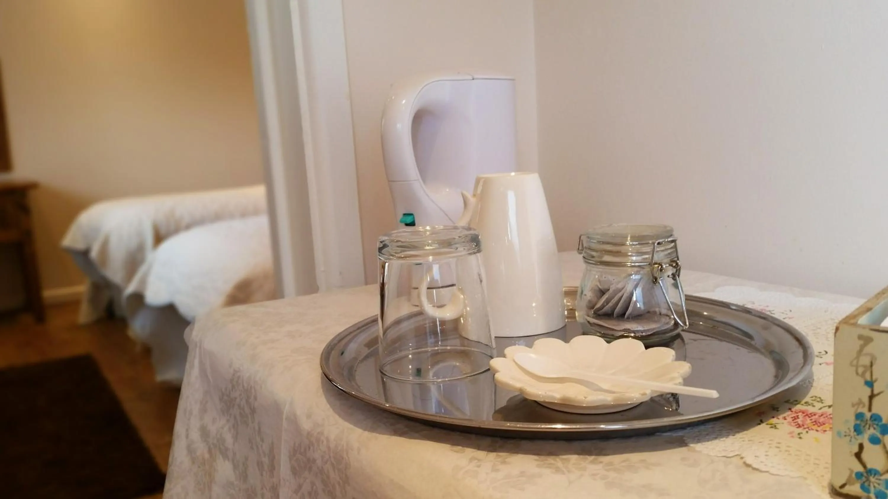 Coffee/tea facilities, Bed in Miltons Country Lodge