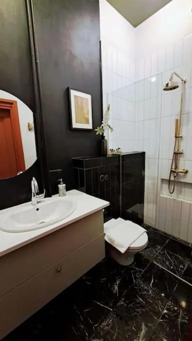 Shower in Aparthotel Nowy Świat 28