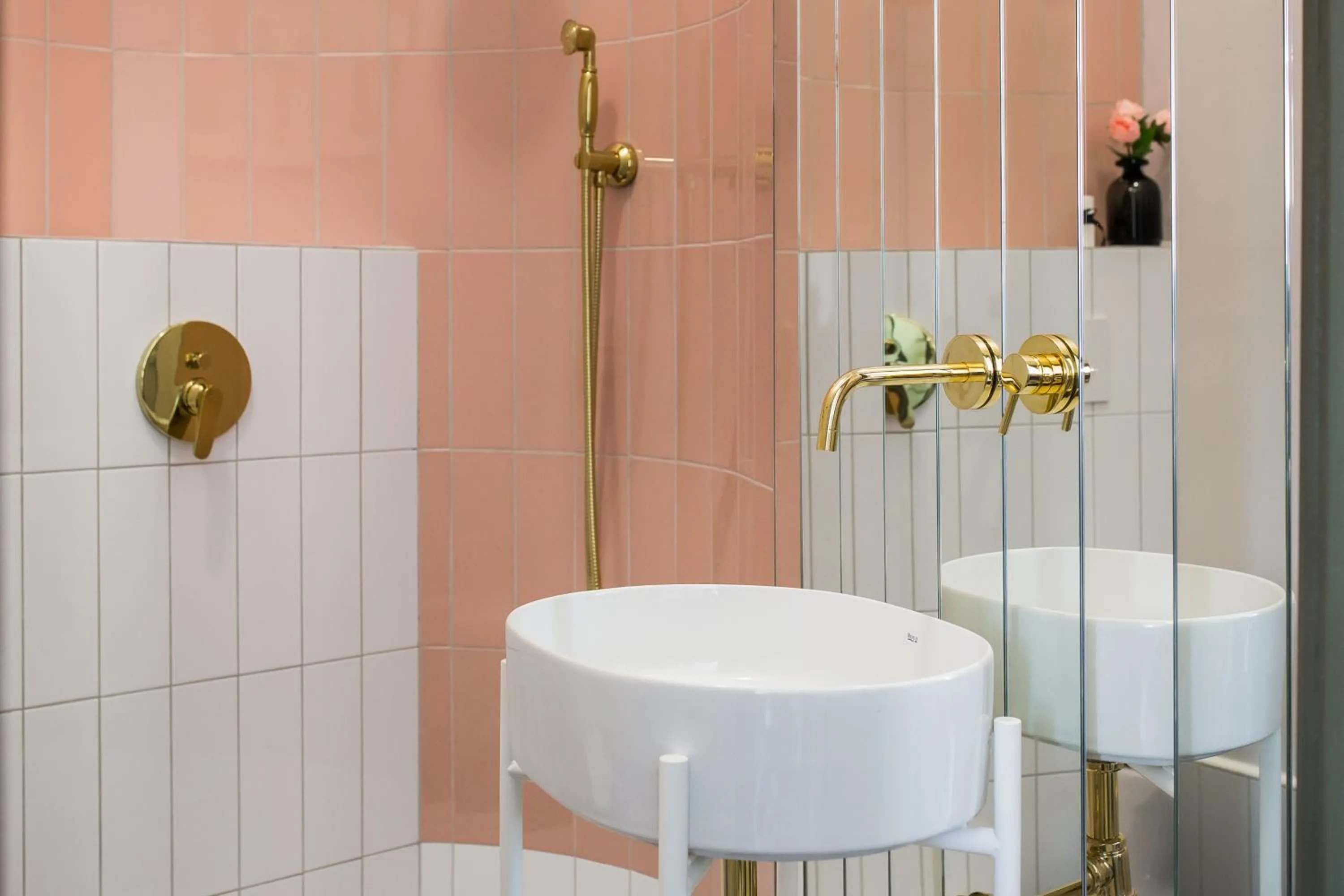 Shower in Aparthotel Nowy Świat 28