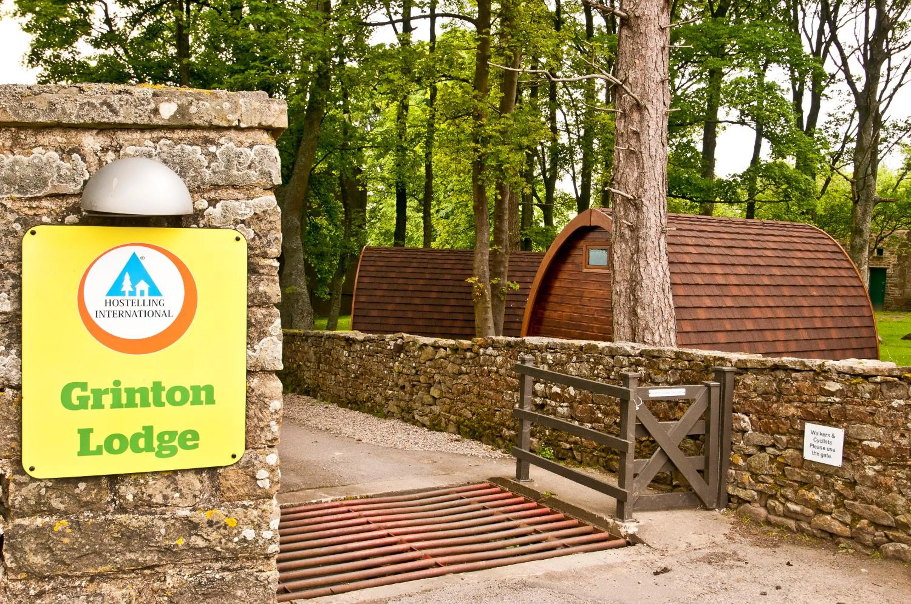 Facade/entrance in YHA Grinton Lodge