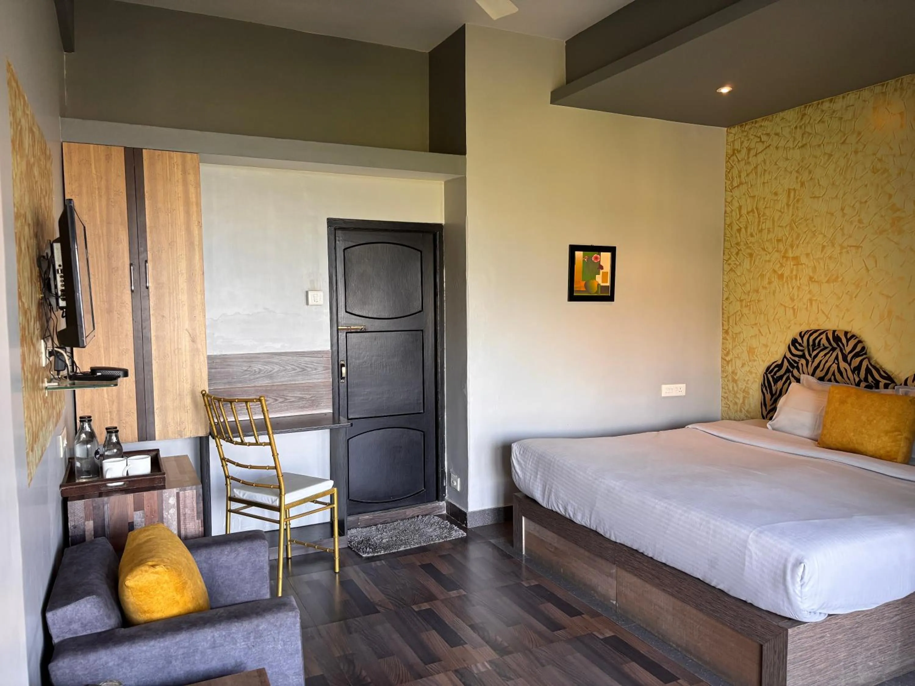 Bed in Sood's Himalayan Vista