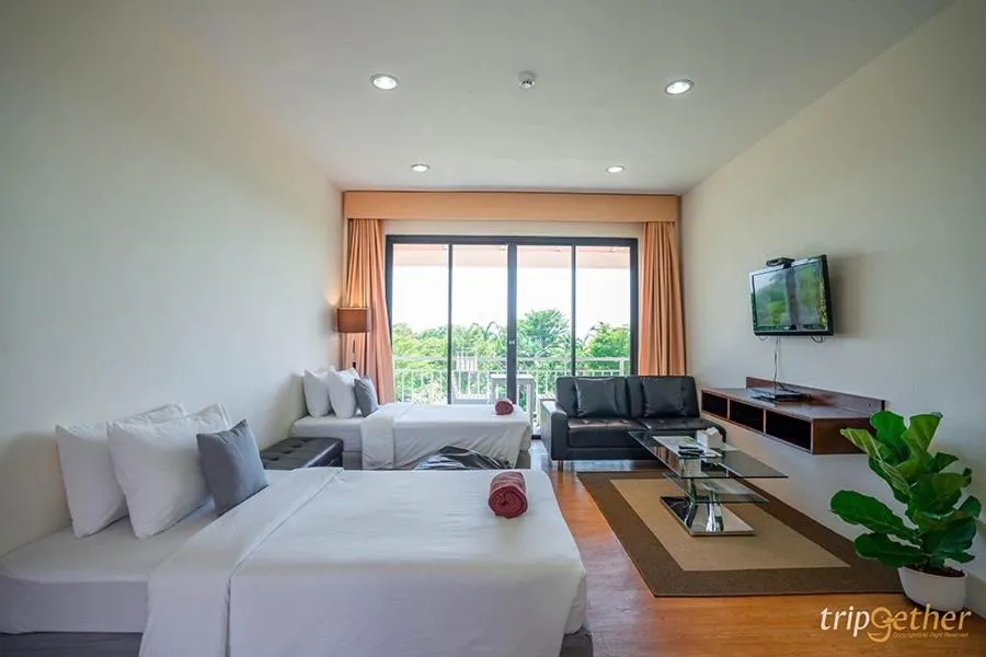 Bedroom, Bed in Xanadu Beach Resort