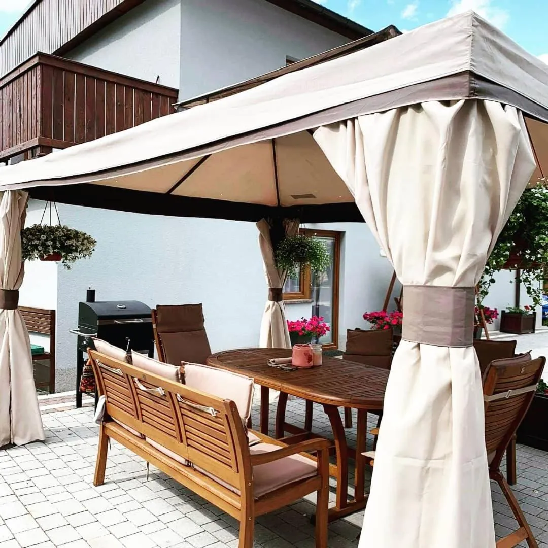 Property building in Apartamenty Alcatraz z jacuzzi