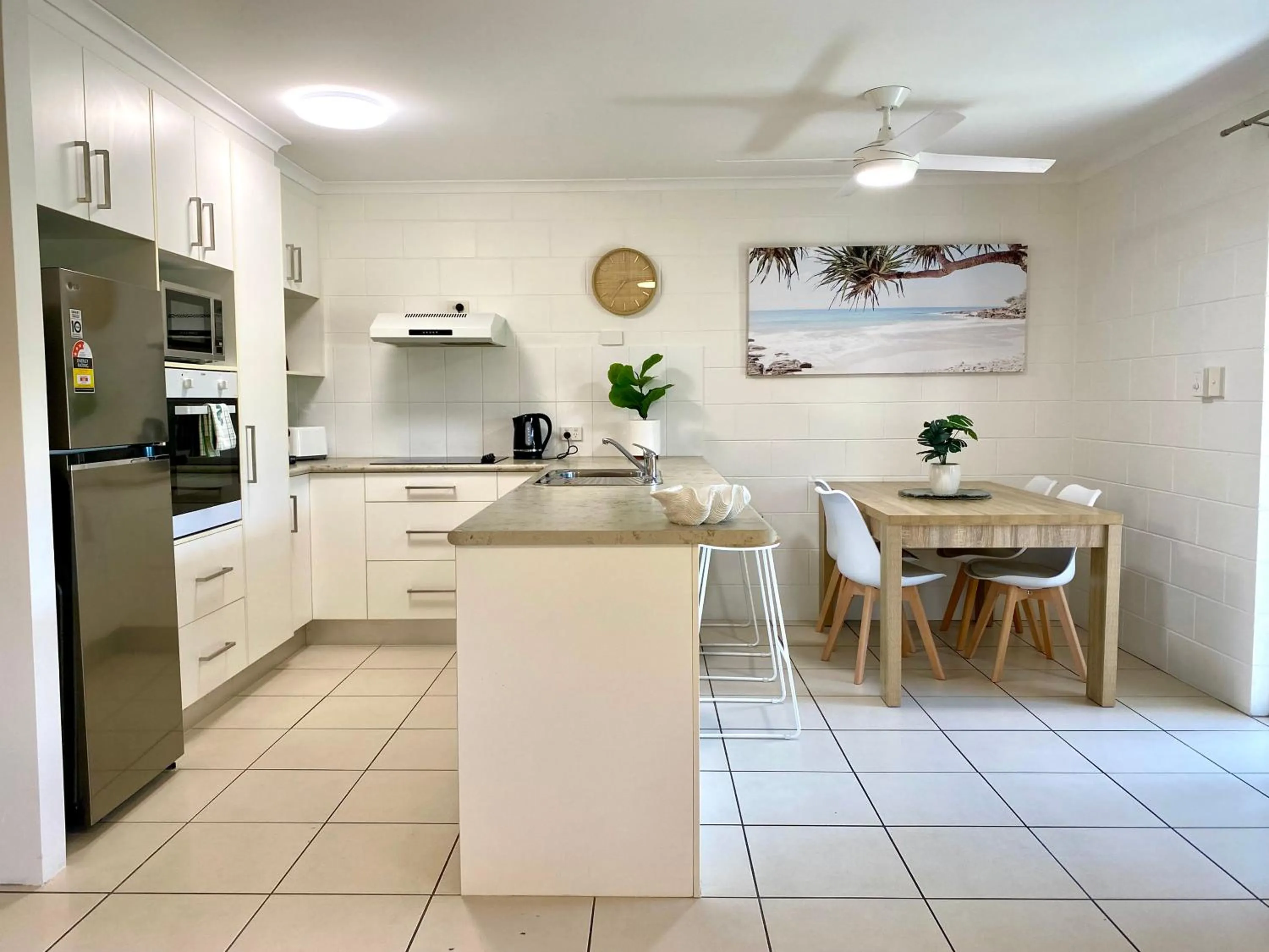 Kitchen or kitchenette in Lychee Tree Holiday Apartments
