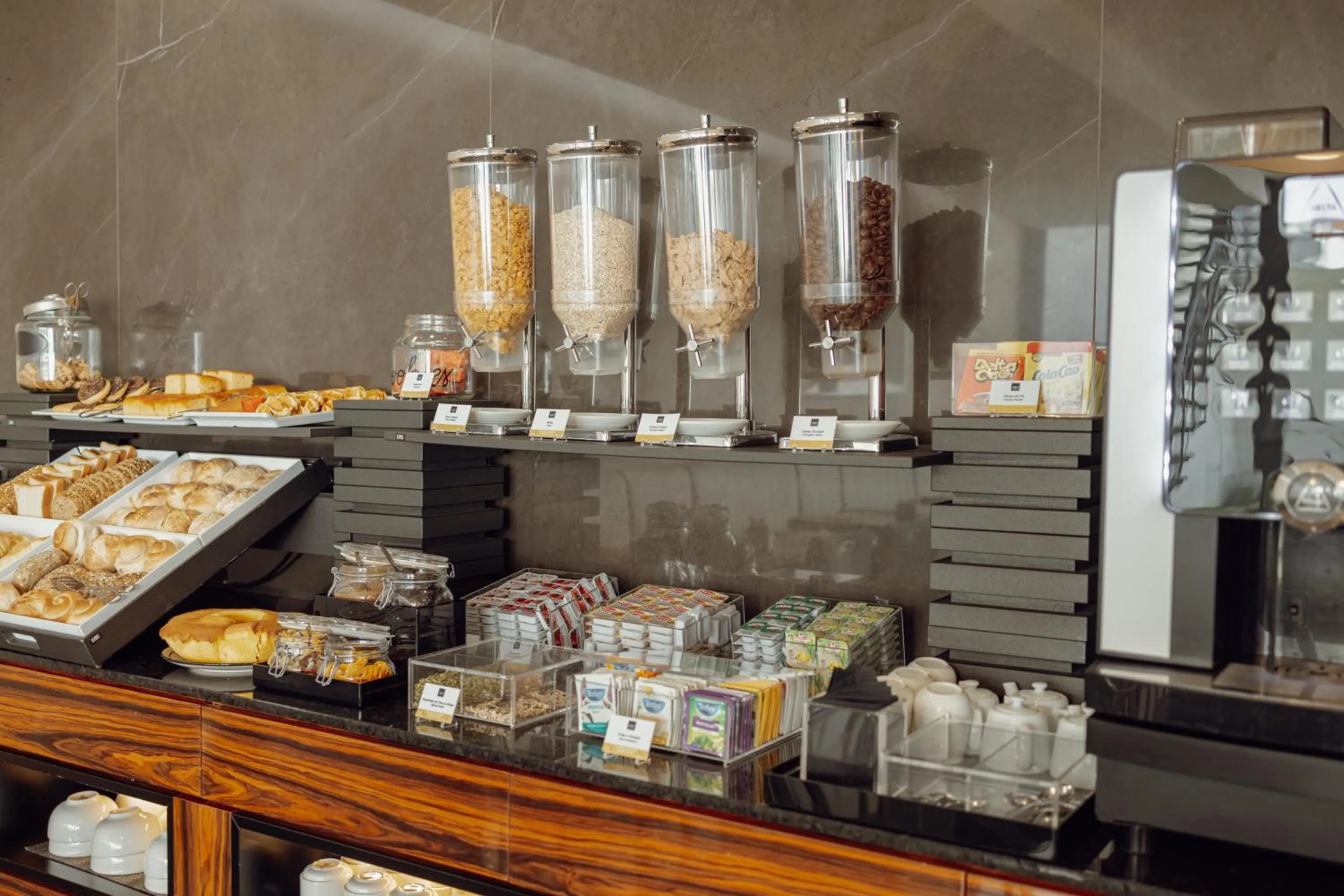 Coffee/tea facilities in ABC Hotel Porto - Boavista