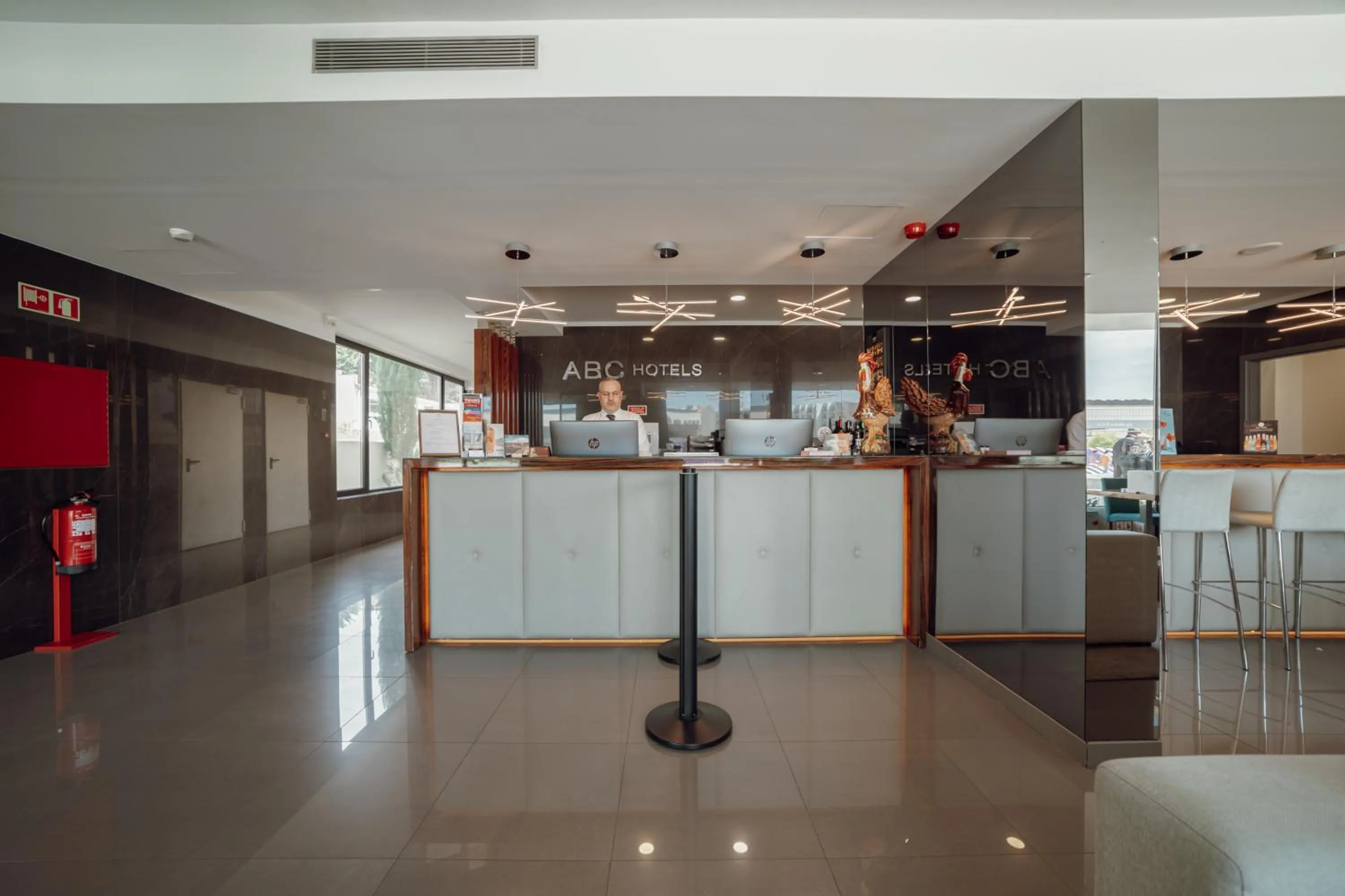 People in ABC Hotel Porto - Boavista