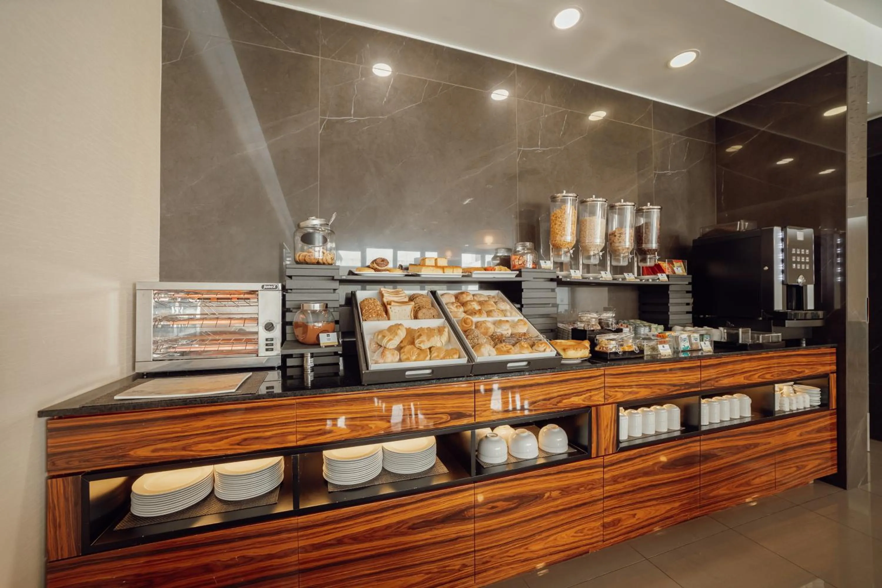 Food and drinks in ABC Hotel Porto - Boavista