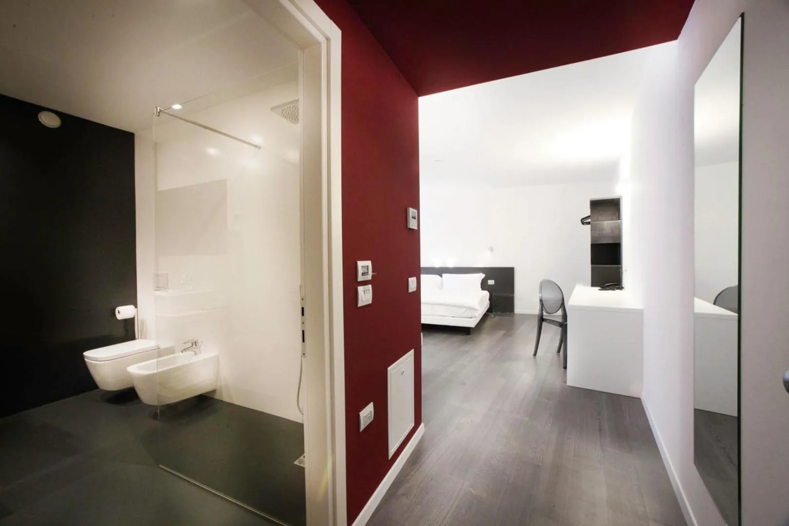 Photo of the whole room in On The Rock