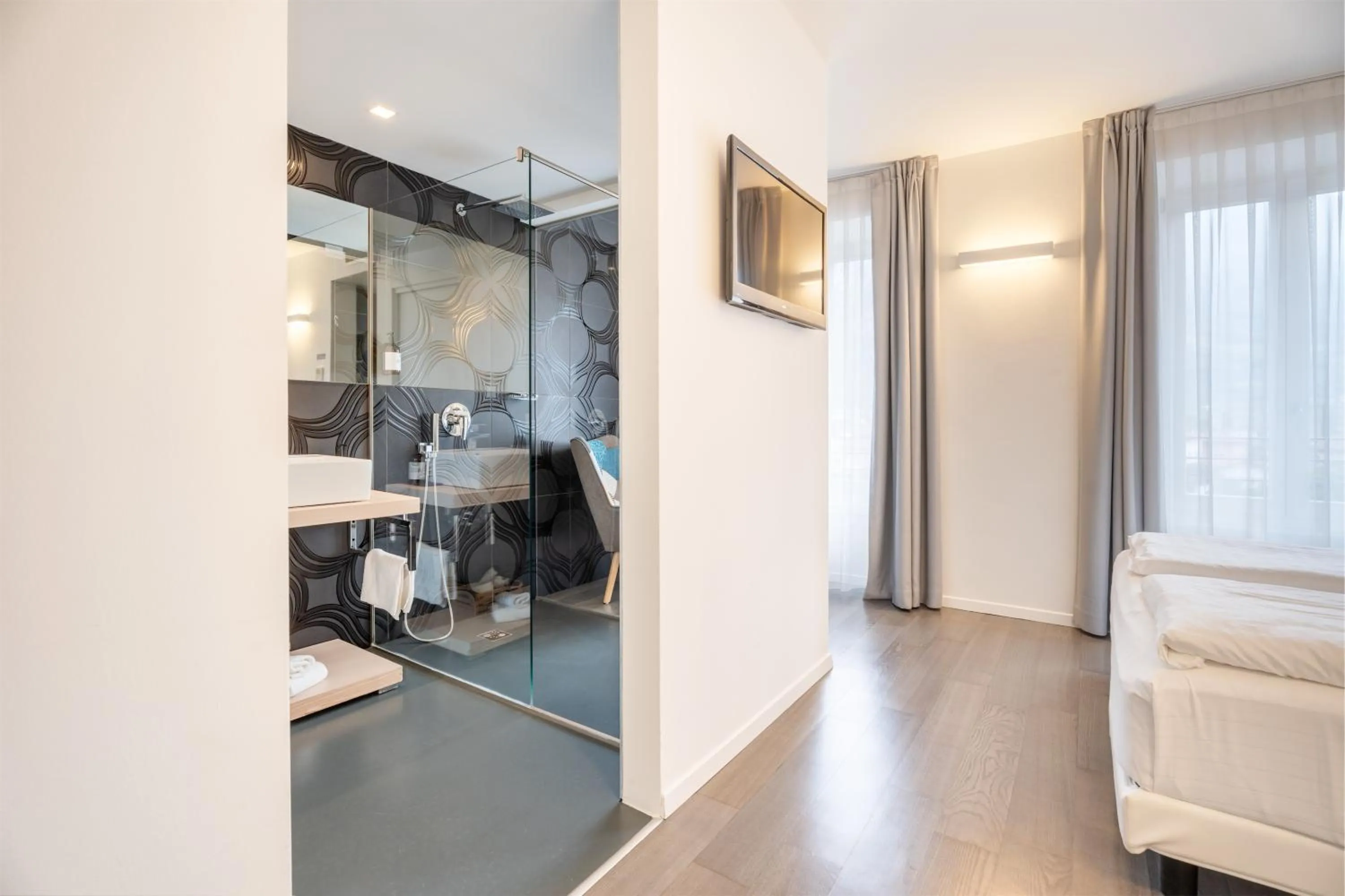 Bedroom, Bed in On The Rock