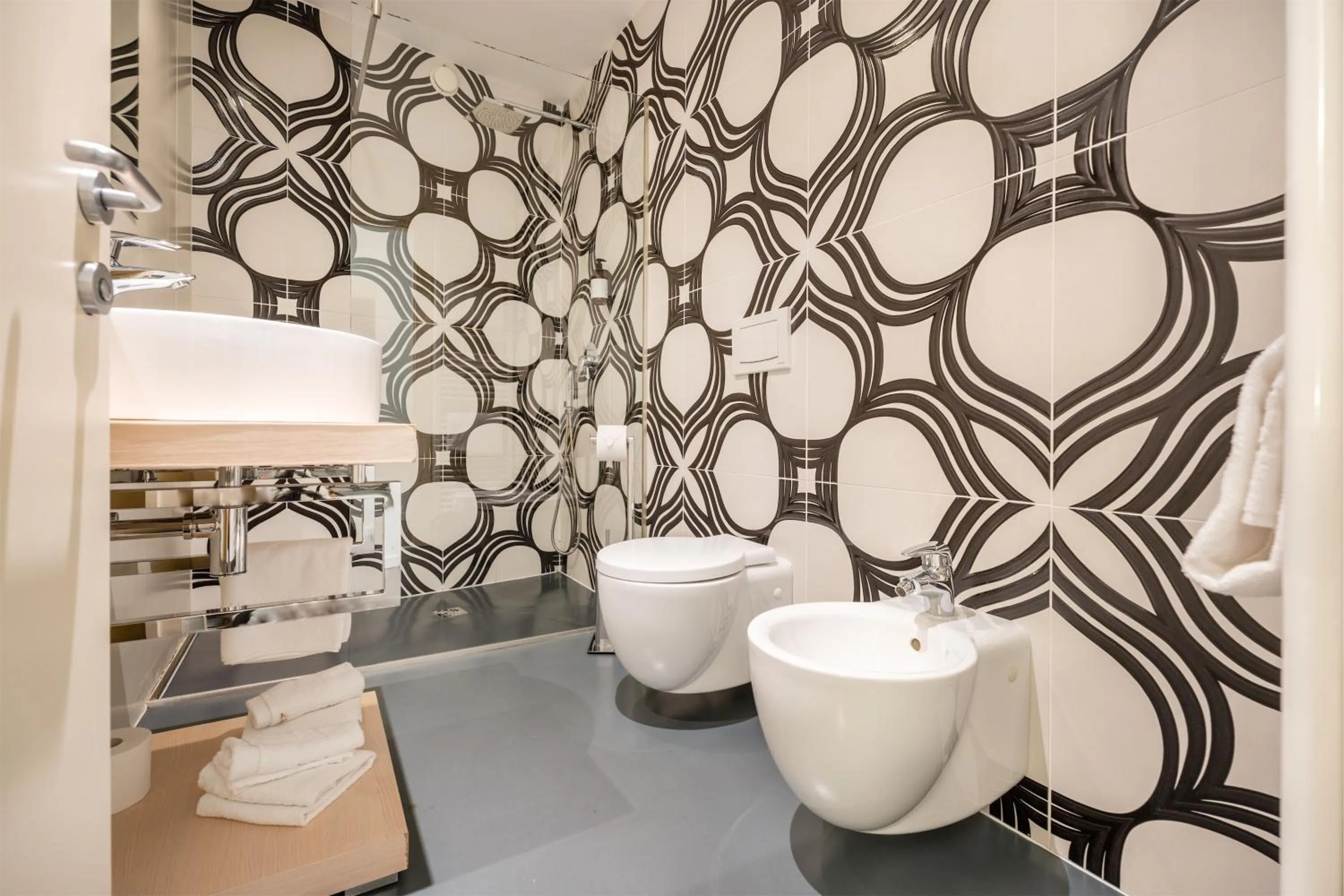 Toilet in On The Rock