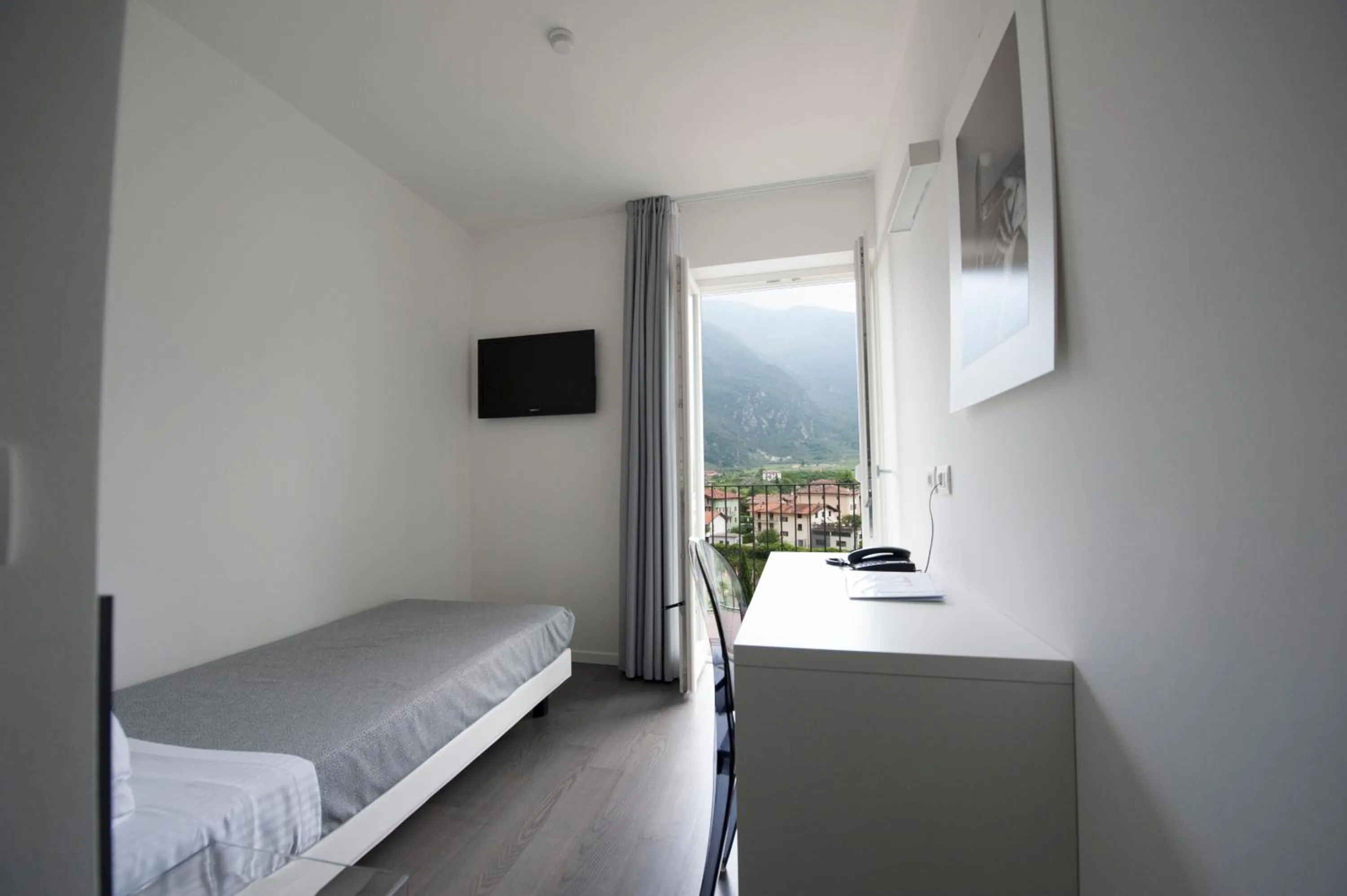 Photo of the whole room, Bed in On The Rock