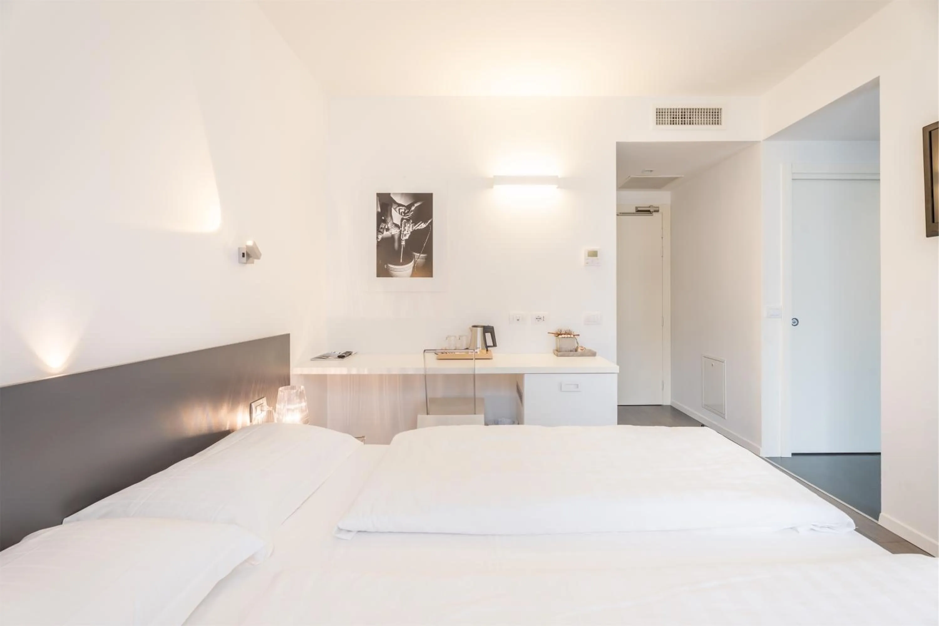 Bedroom, Bed in On The Rock