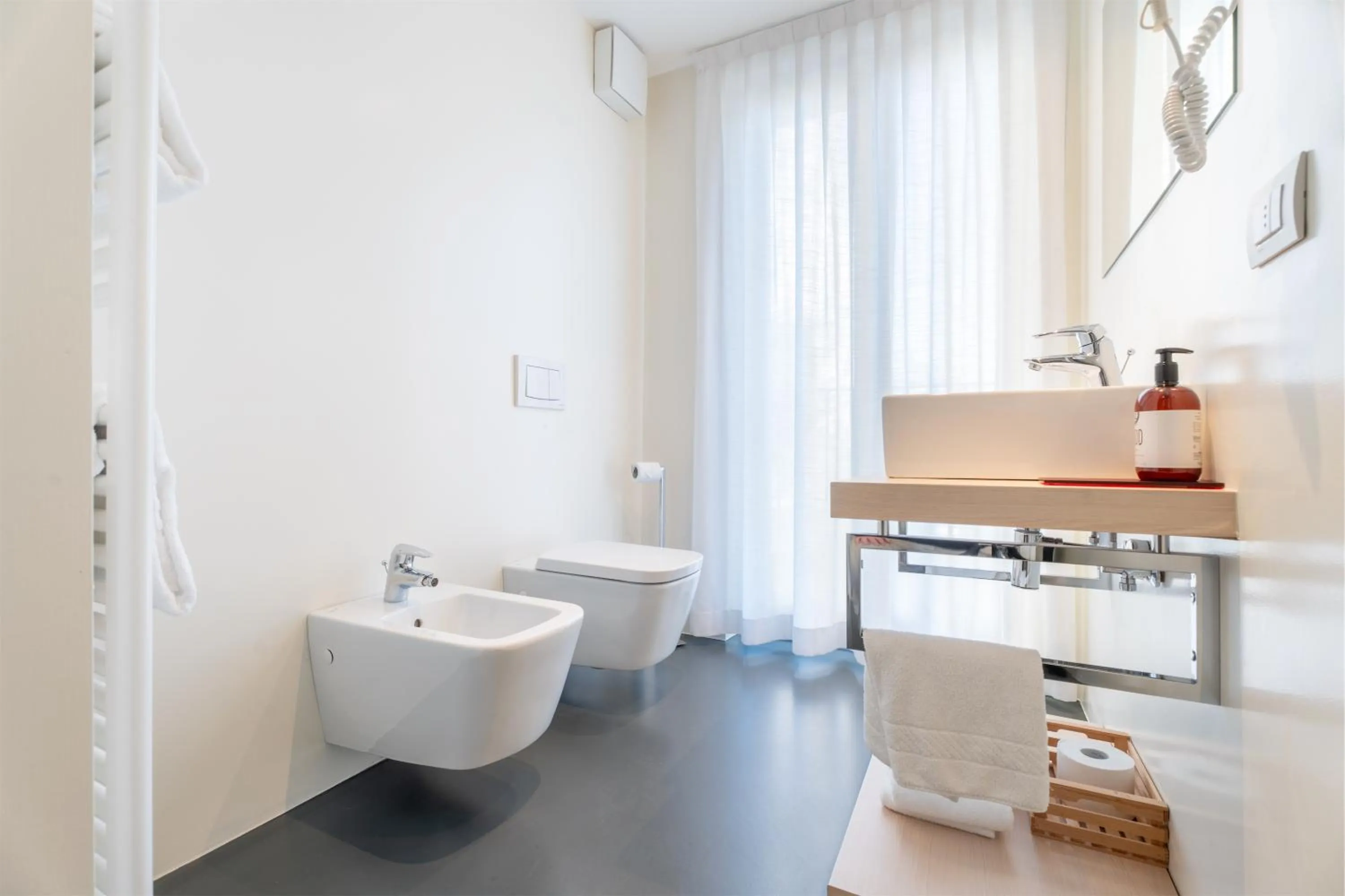 Toilet in On The Rock