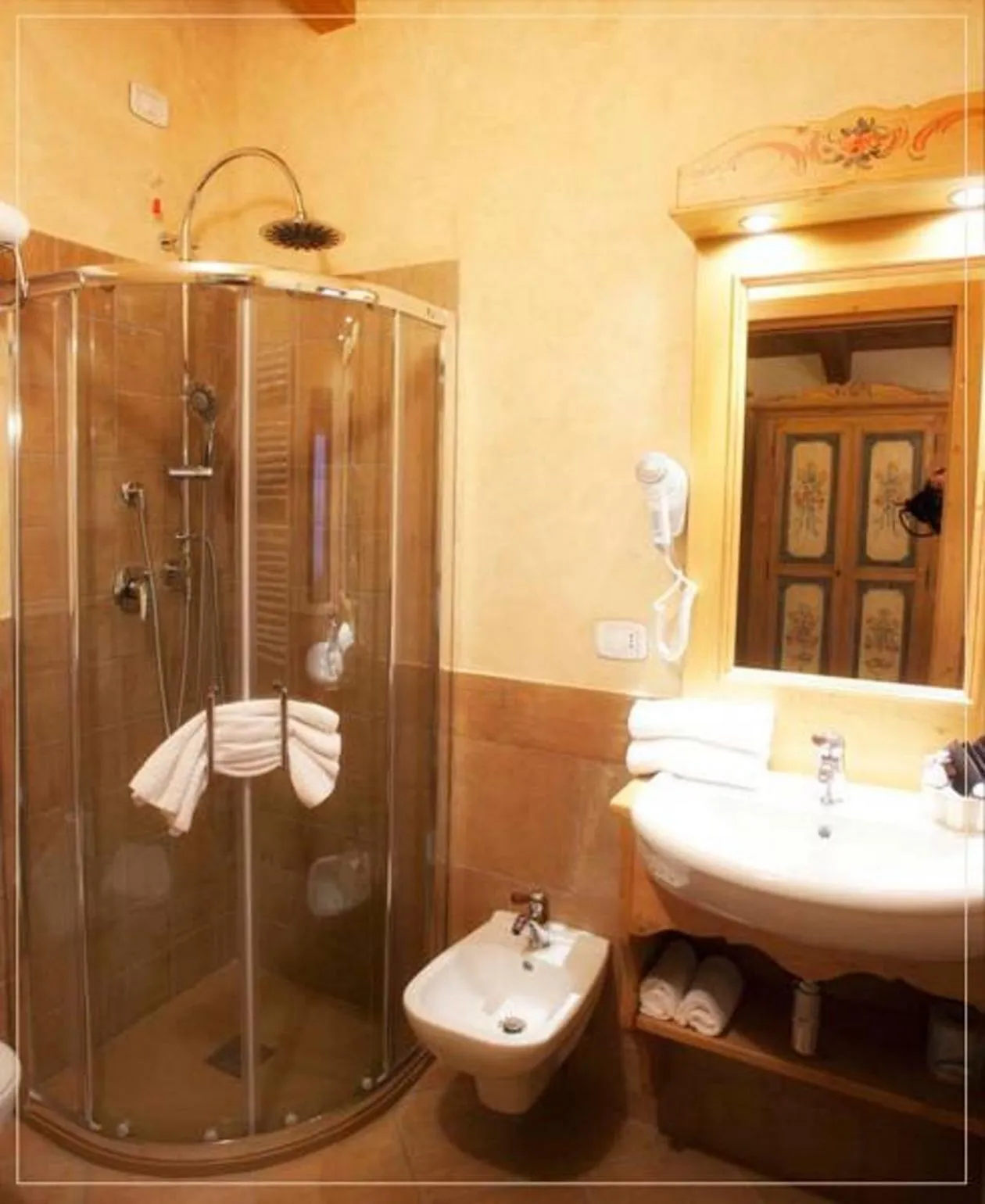 Bathroom in Garnì Astoria Hotel & SPA