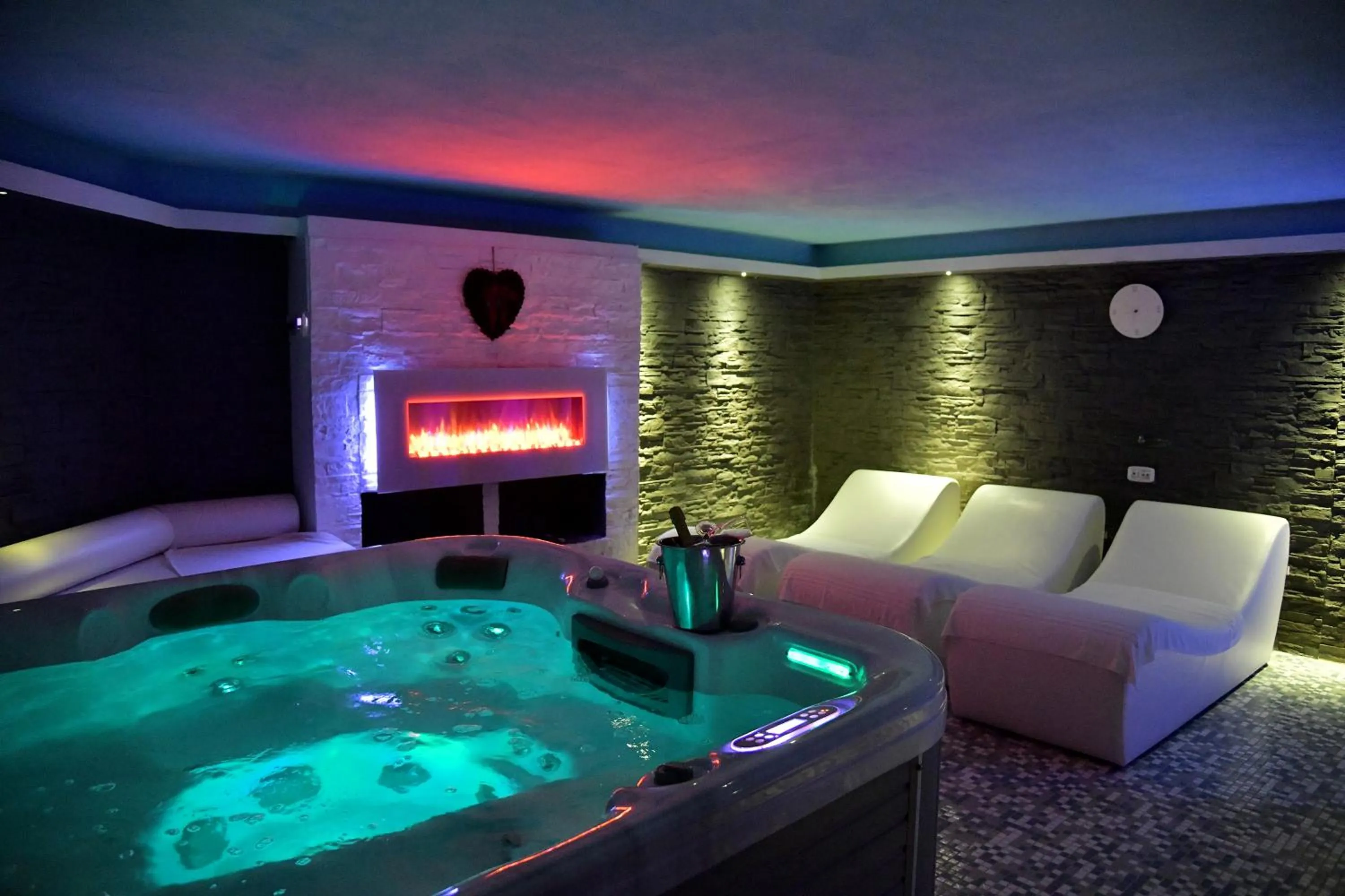 Hot Tub in Garnì Astoria Hotel & SPA