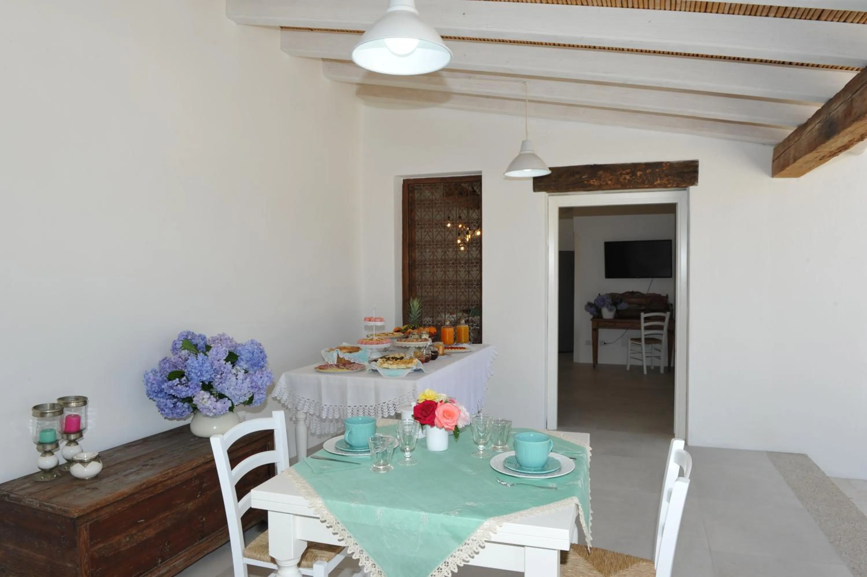 Buffet breakfast in B&B Li Tauli