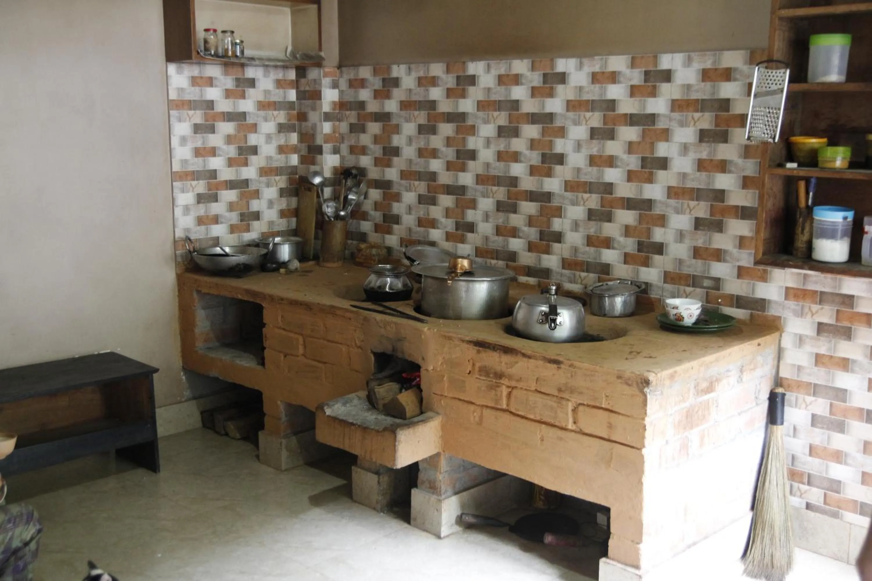 Kitchen or kitchenette in Vamoose Gomethang Homestay