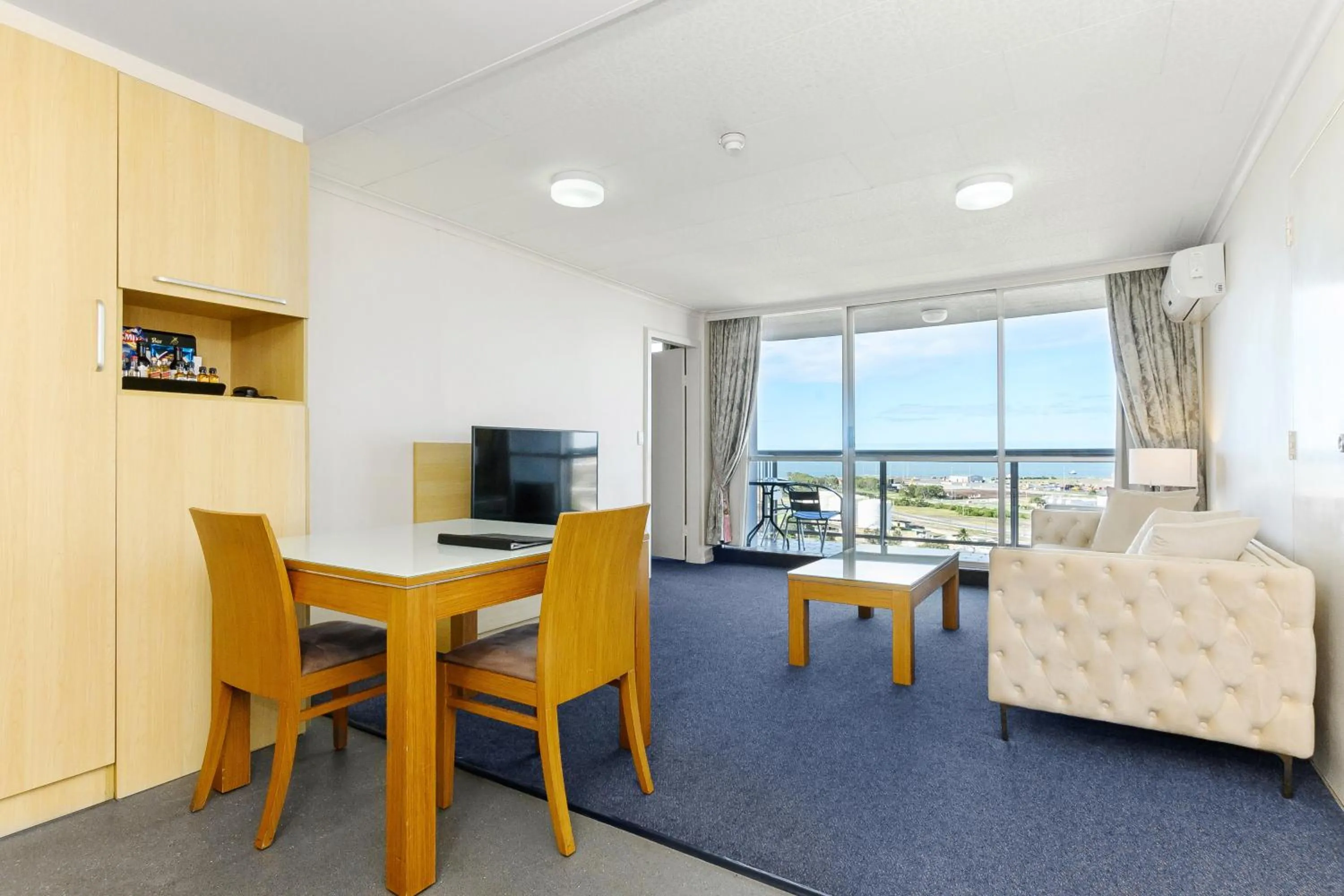 Living room in Highpoint International Hotel