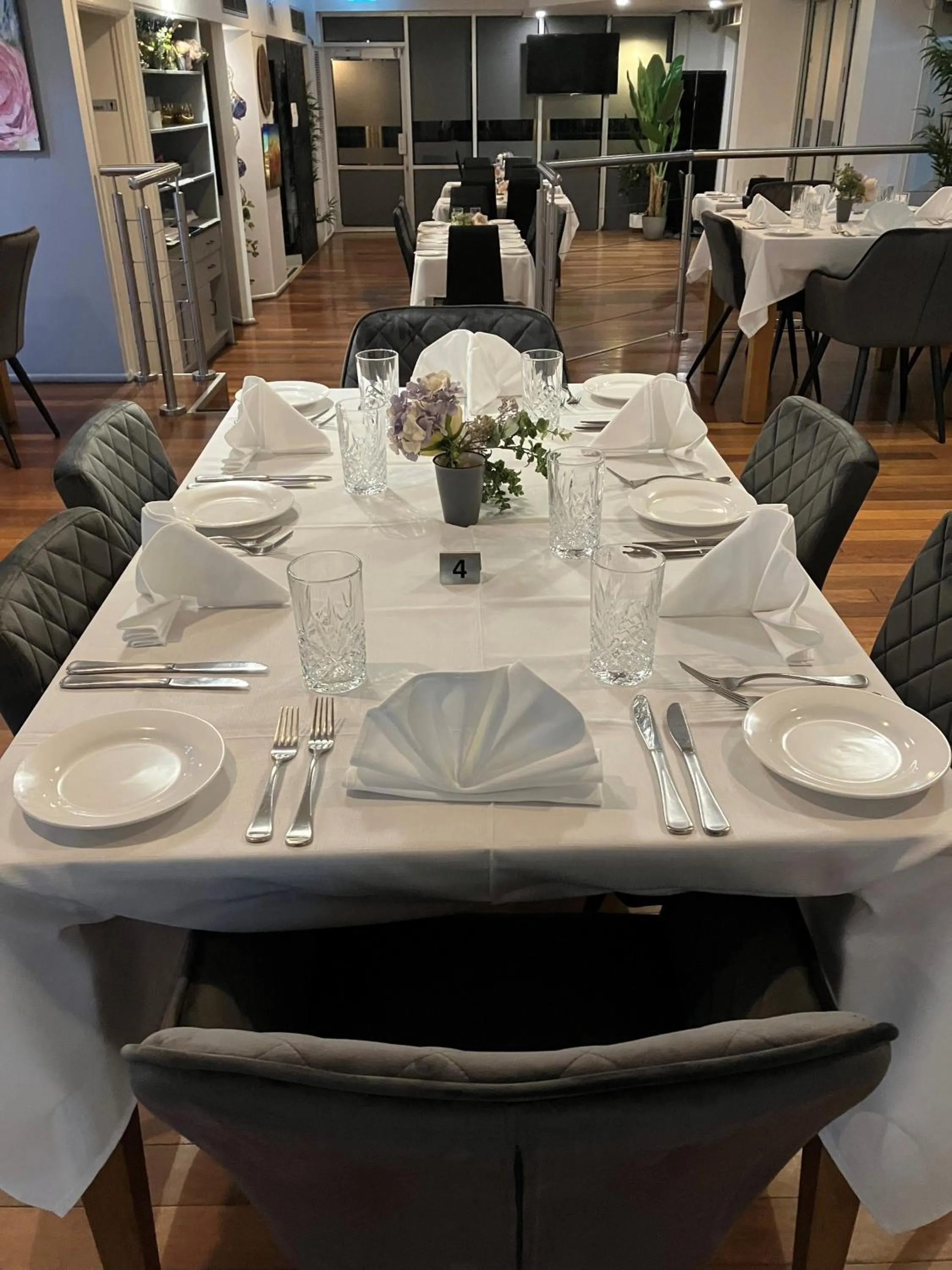 Restaurant/places to eat in Highpoint International Hotel