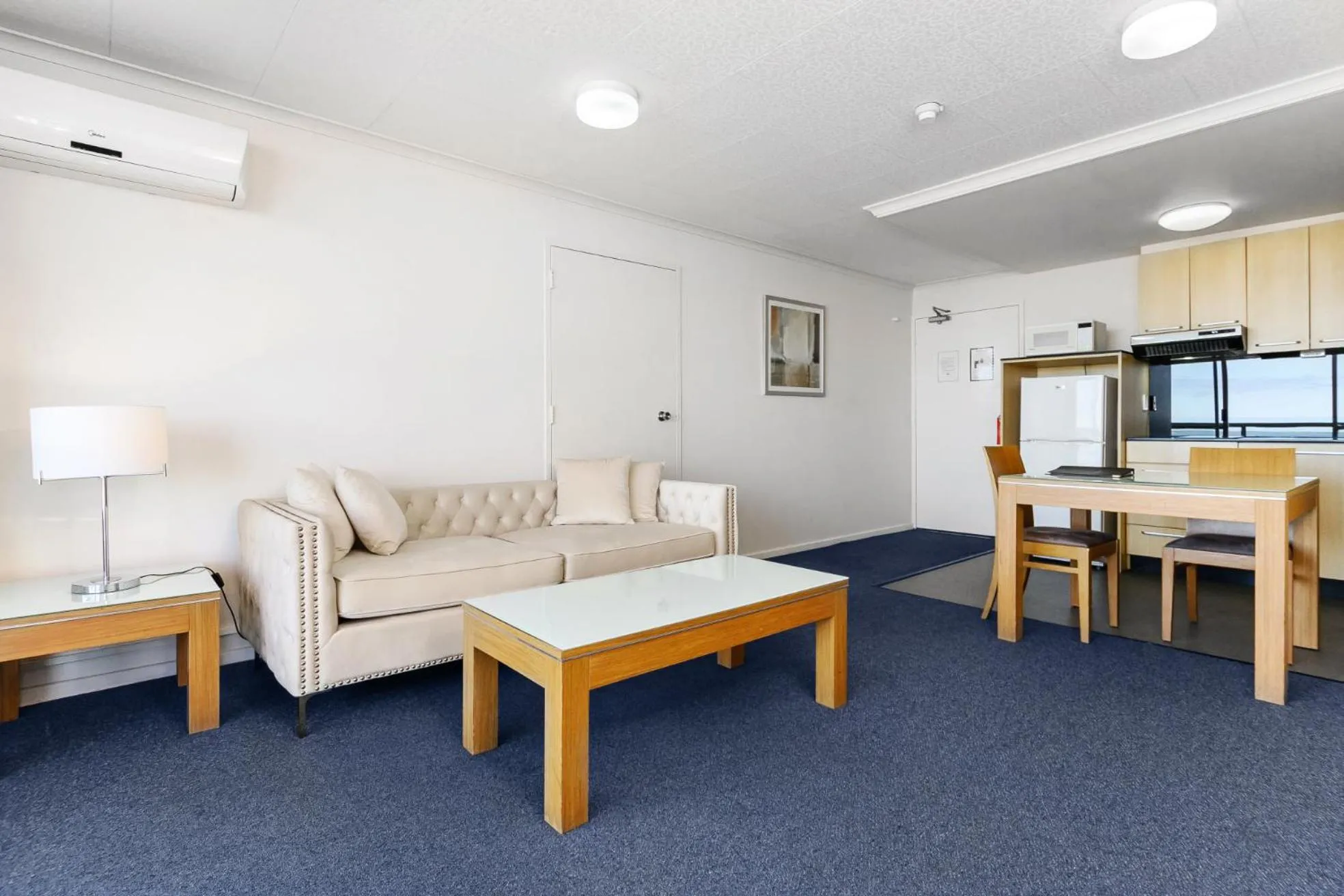 Living room in Highpoint International Hotel