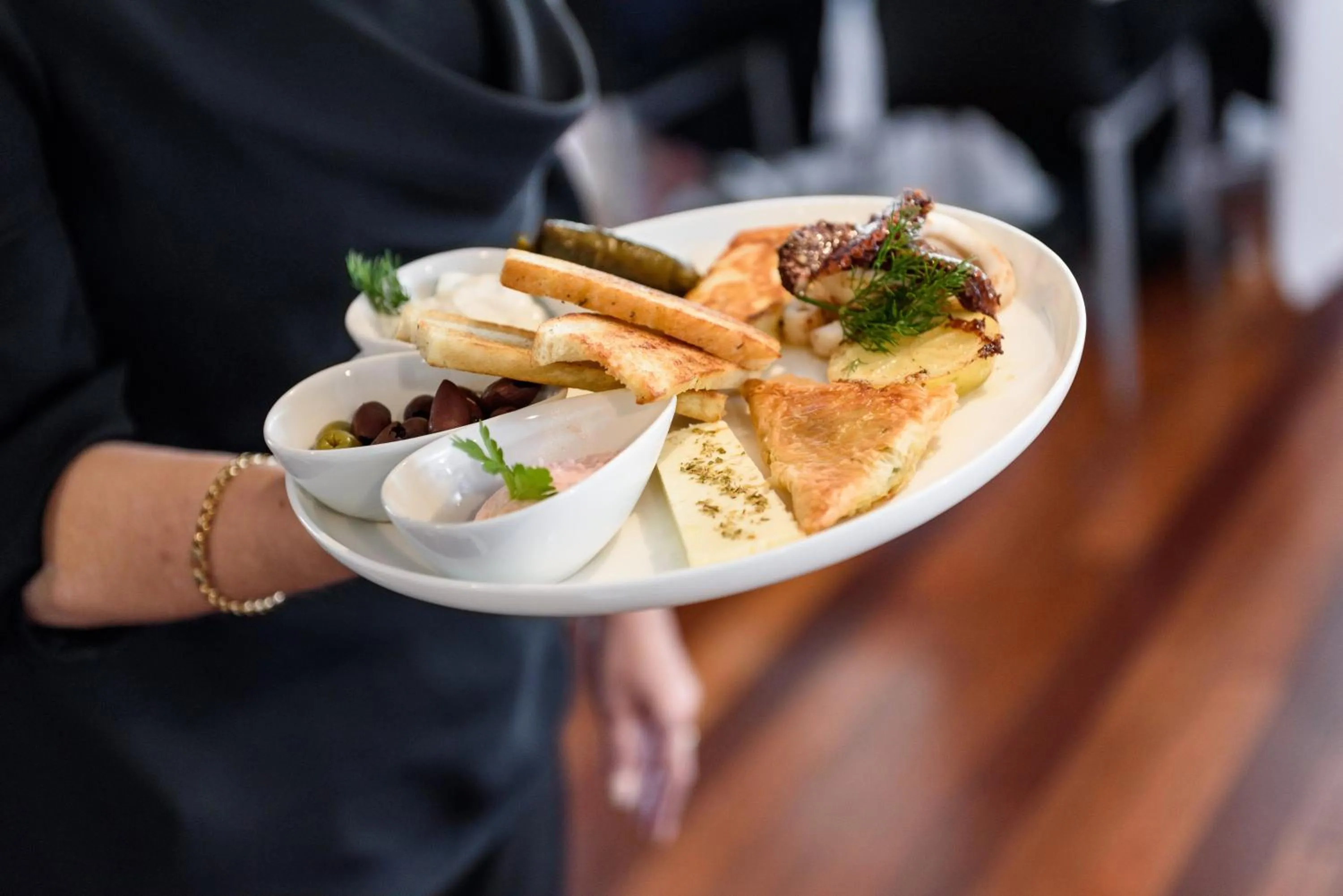 Restaurant/places to eat in Highpoint International Hotel