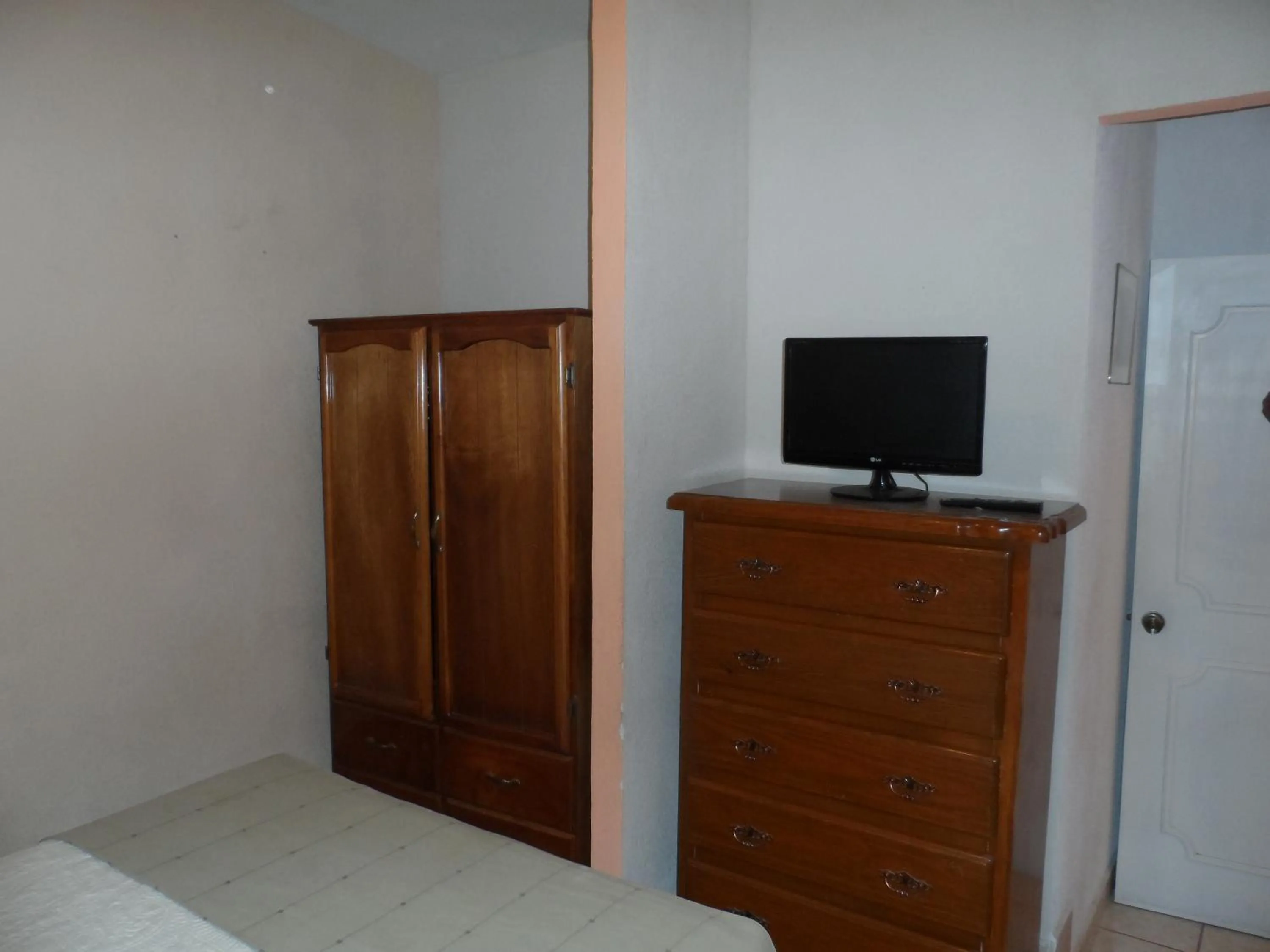 Decorative detail, Bed in Hotel Internacional Malitsin