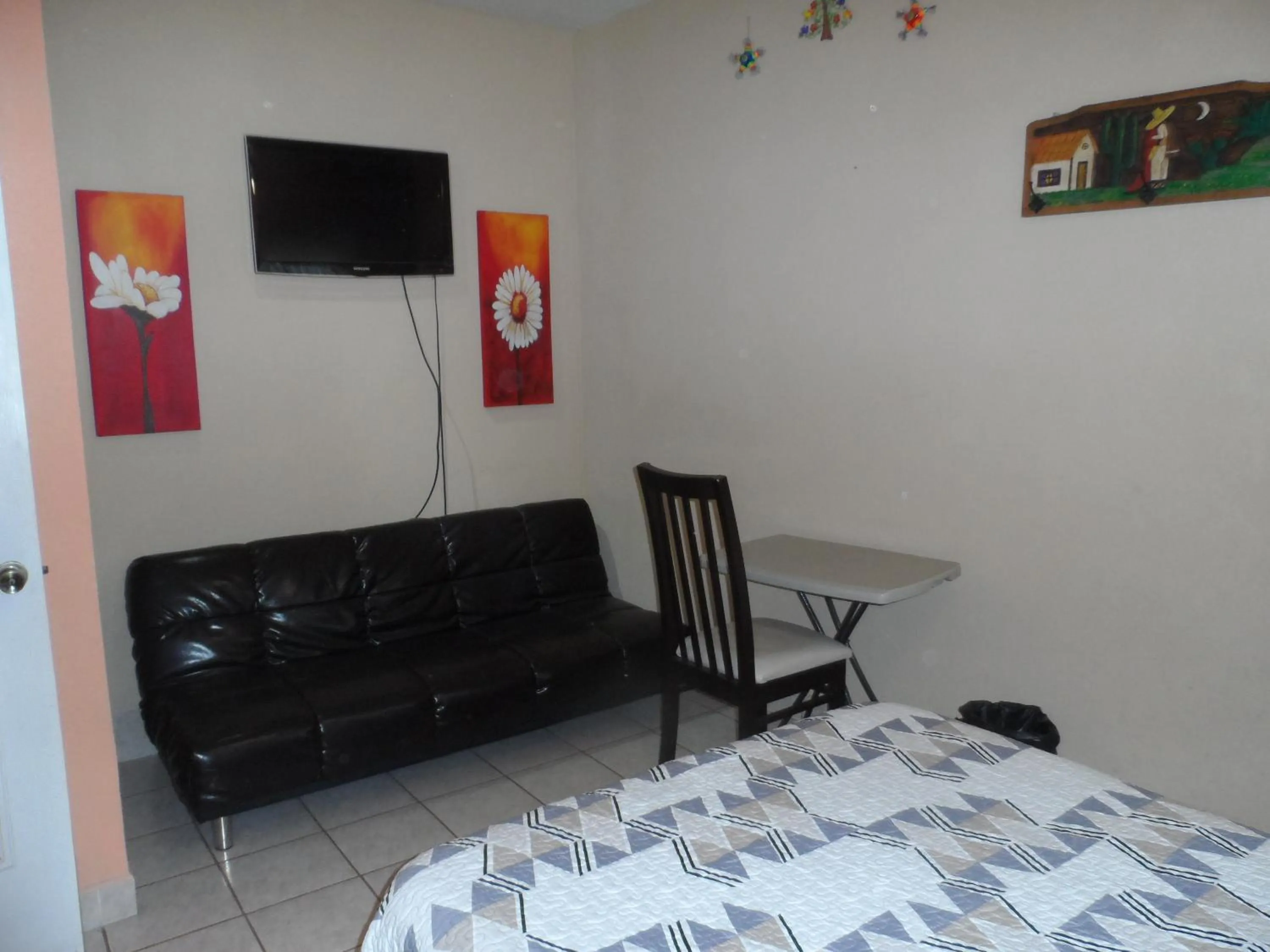 Decorative detail, Bed in Hotel Internacional Malitsin