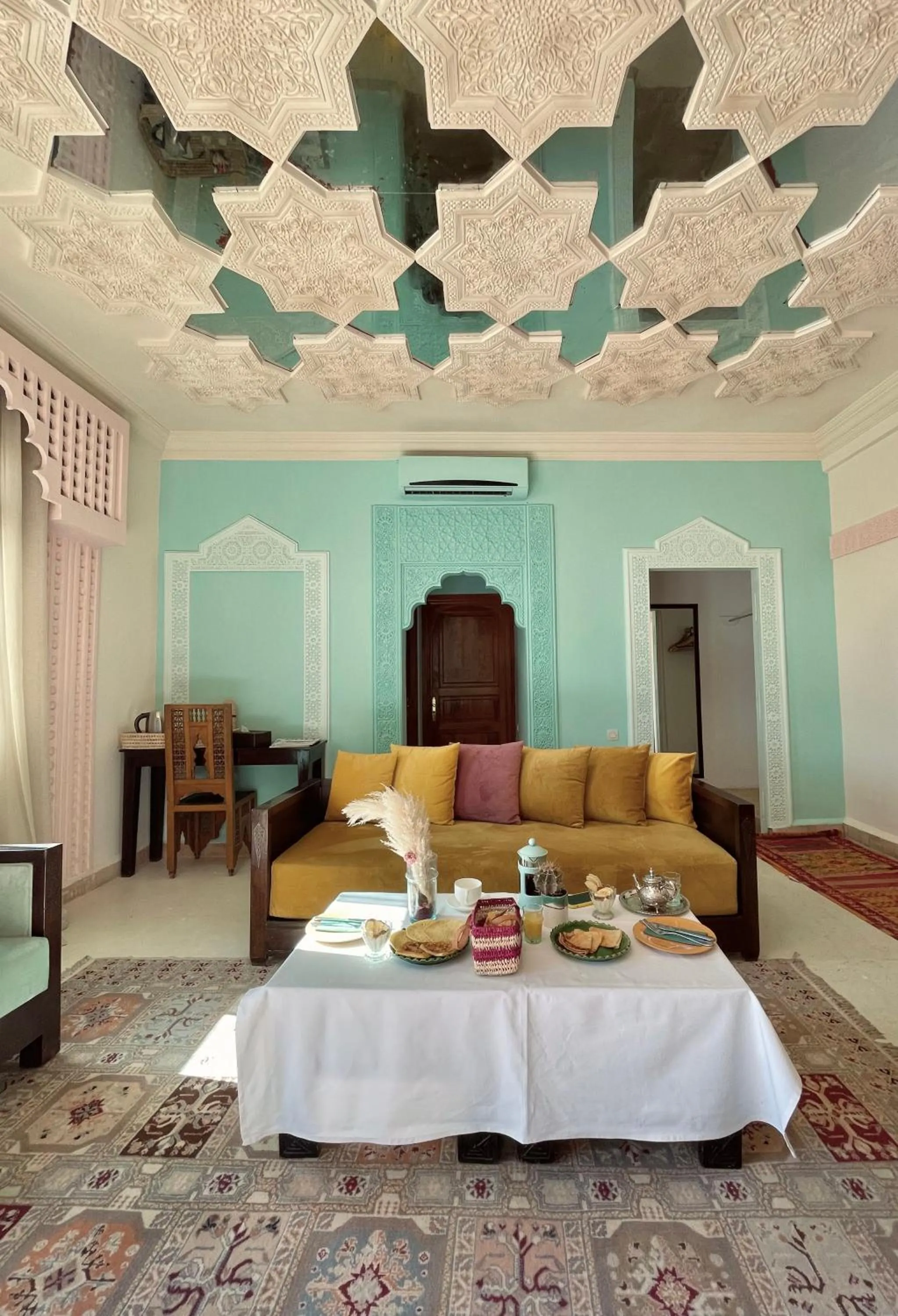Seating area in La Villa Des Golfs & PinkCactus