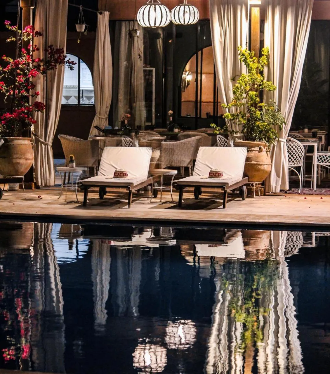 Night in La Villa Des Golfs & PinkCactus