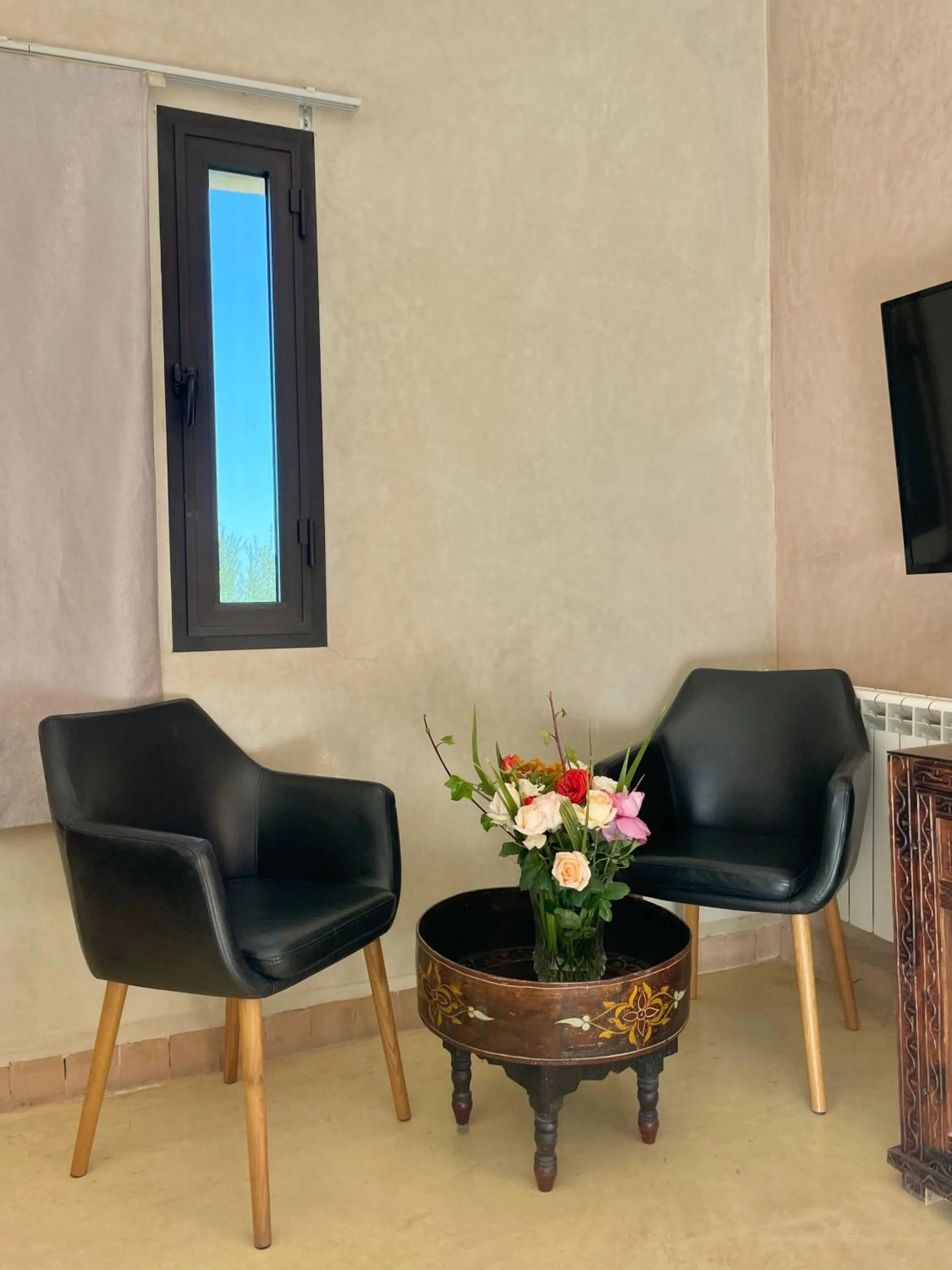 Seating area in La Villa Des Golfs & PinkCactus