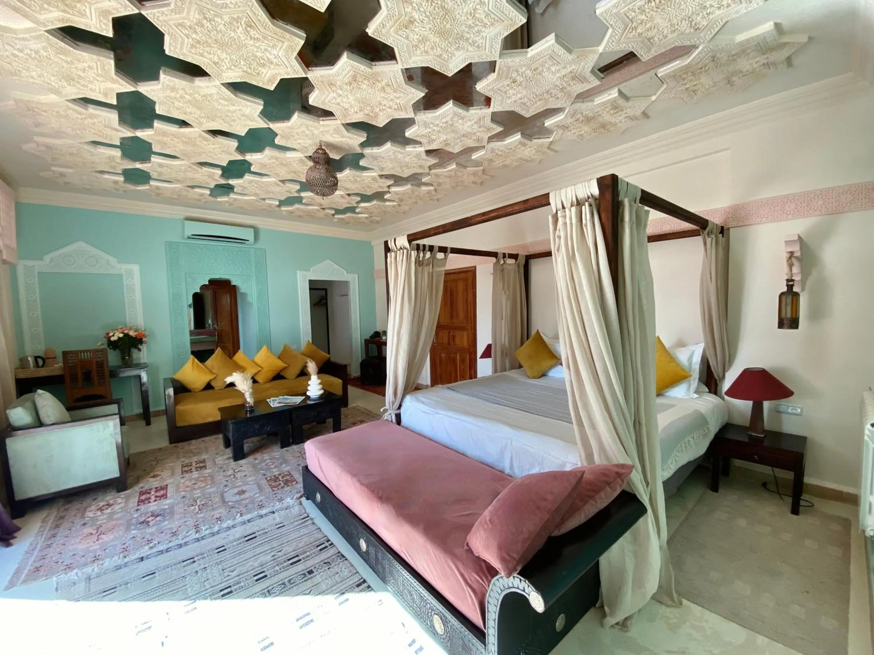 Bed in La Villa Des Golfs & PinkCactus