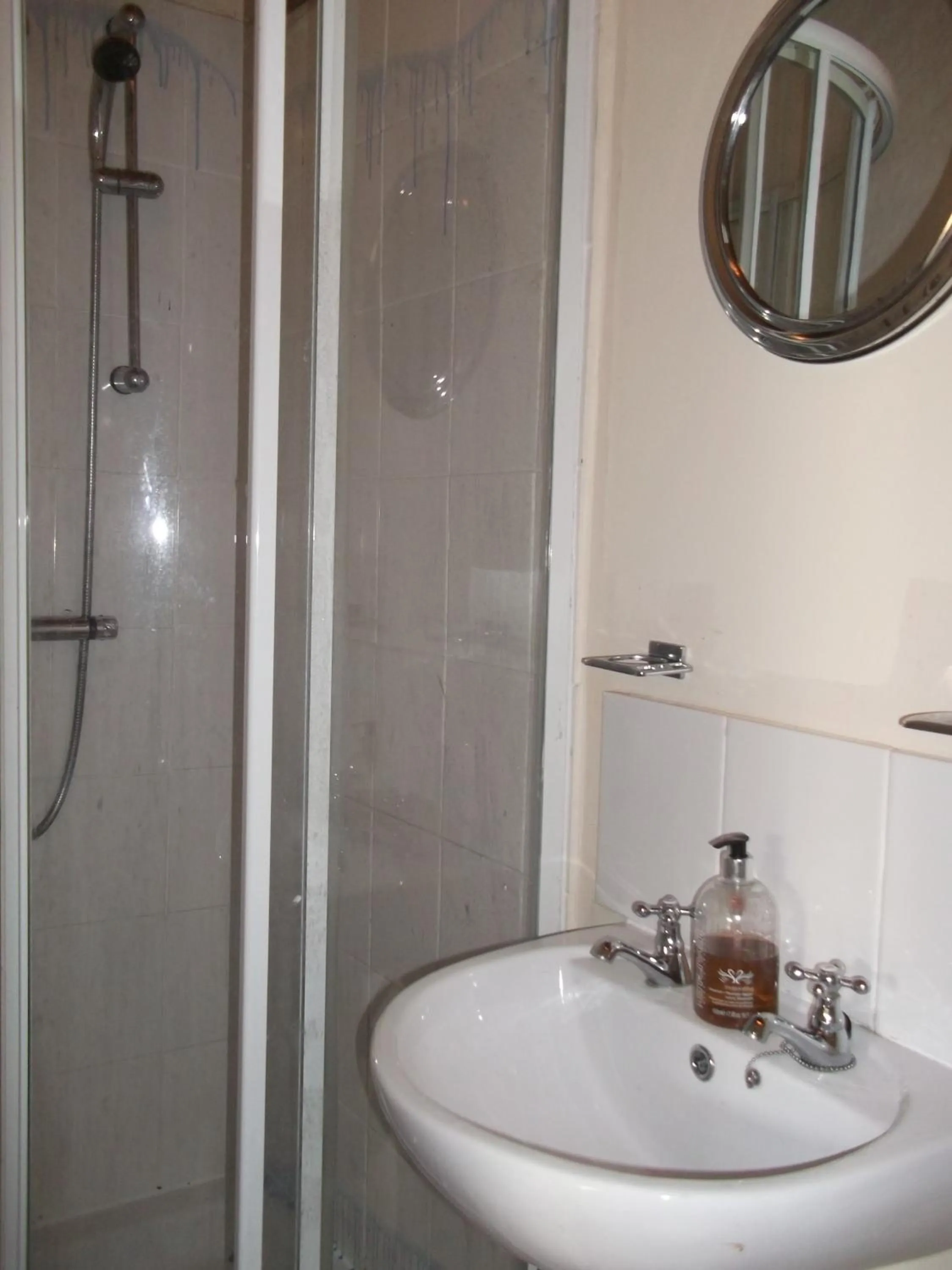 Bathroom in Hathway House Accommodation