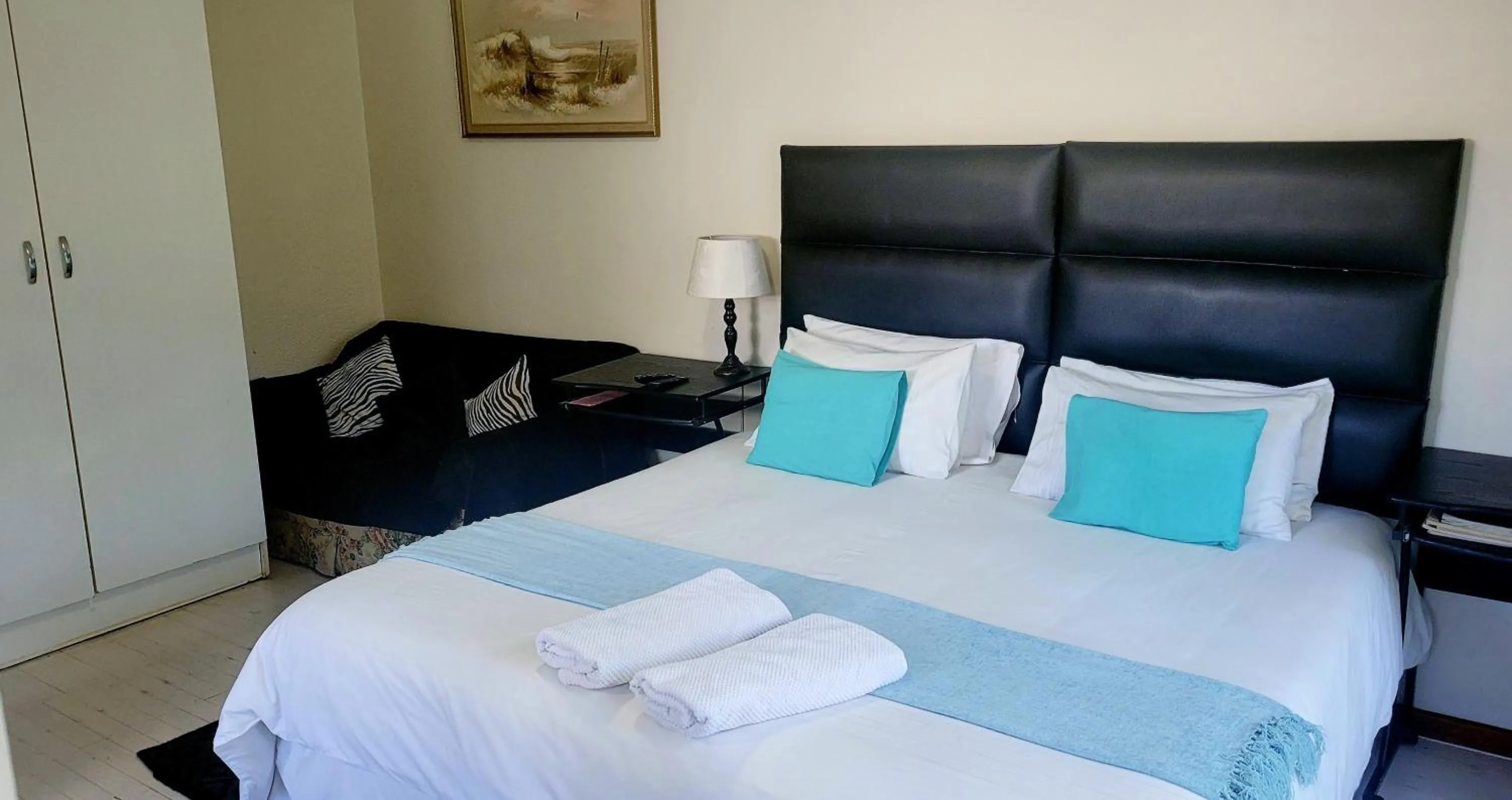 Bed in Kennington Palms B&B/Self Catering