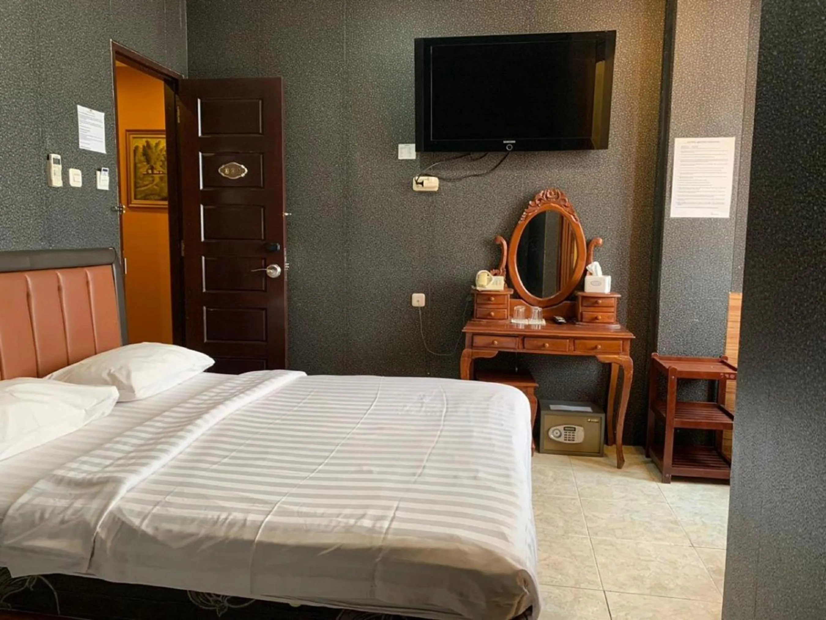 Bedroom, Bed in Hotel Rumah Shinta