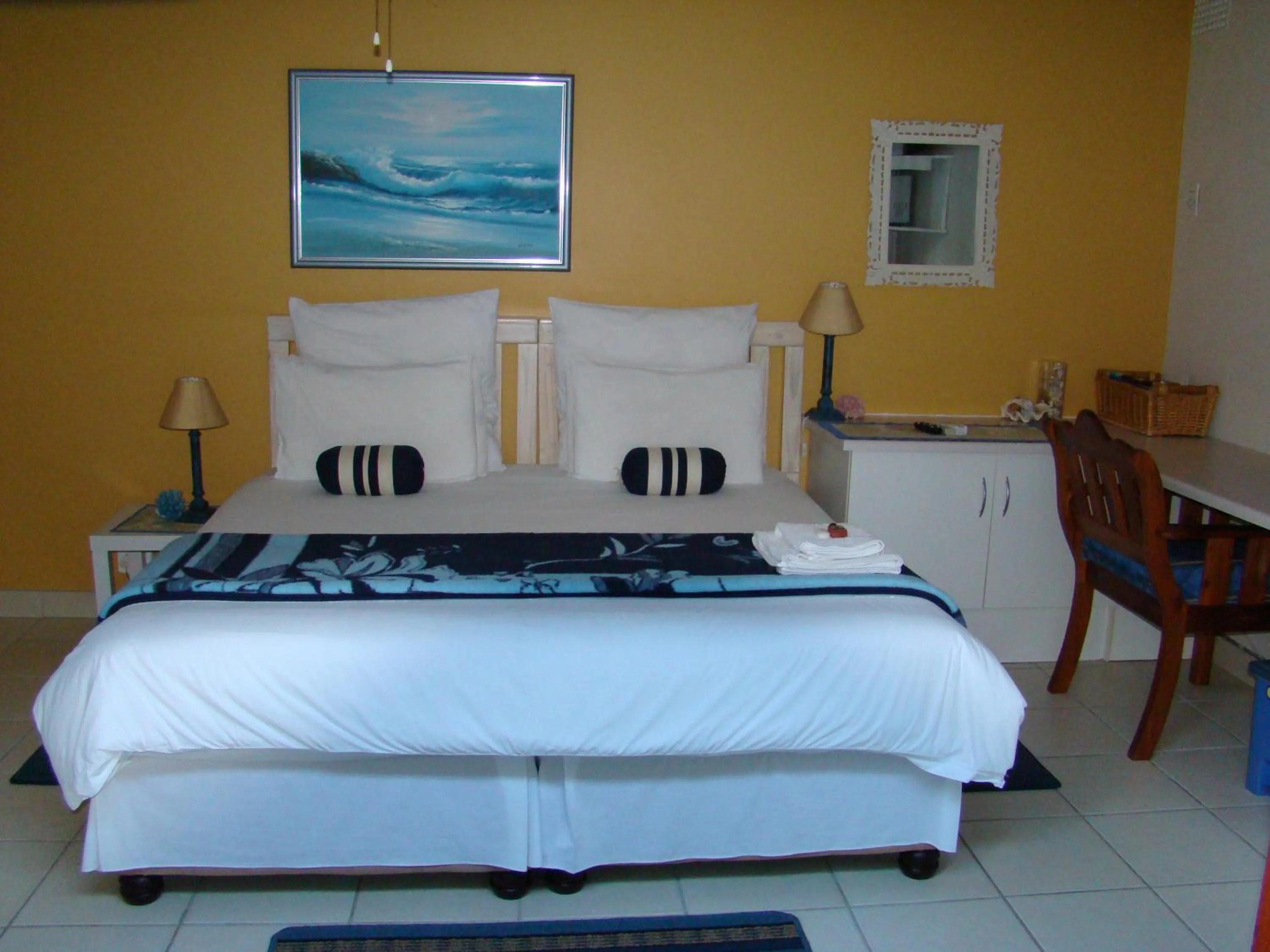 Bedroom, Bed in Hoylake Inn