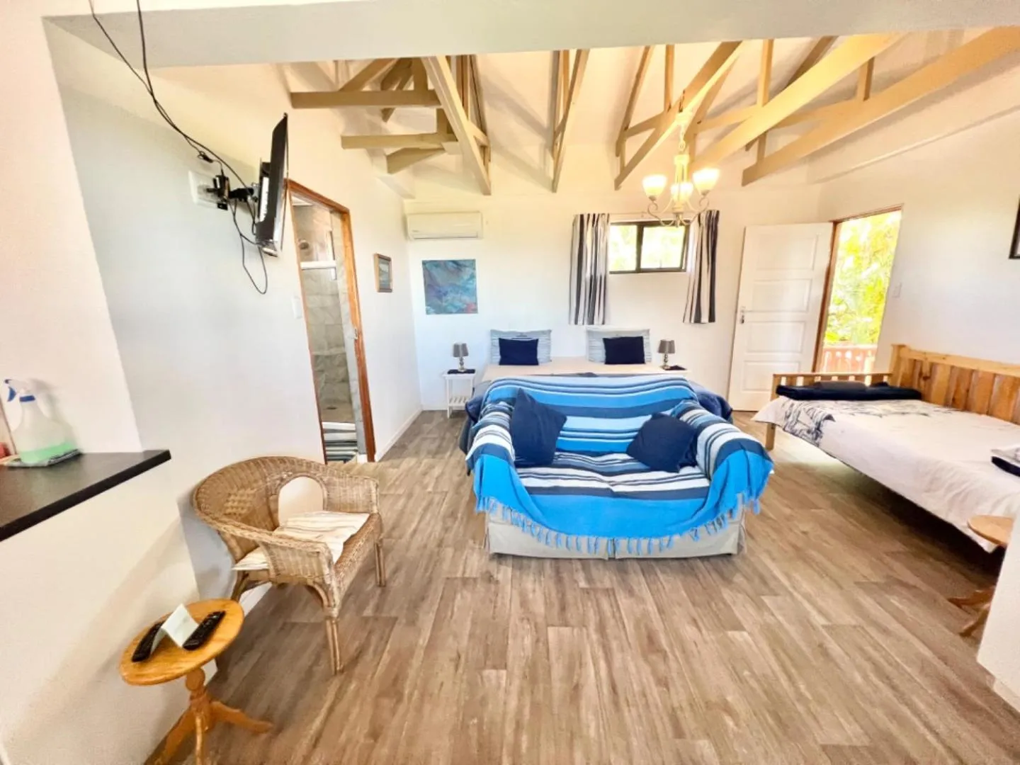 Bedroom, Bed in Hoylake Inn