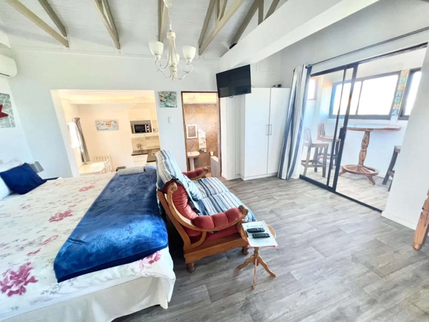 Bedroom, Bed in Hoylake Inn