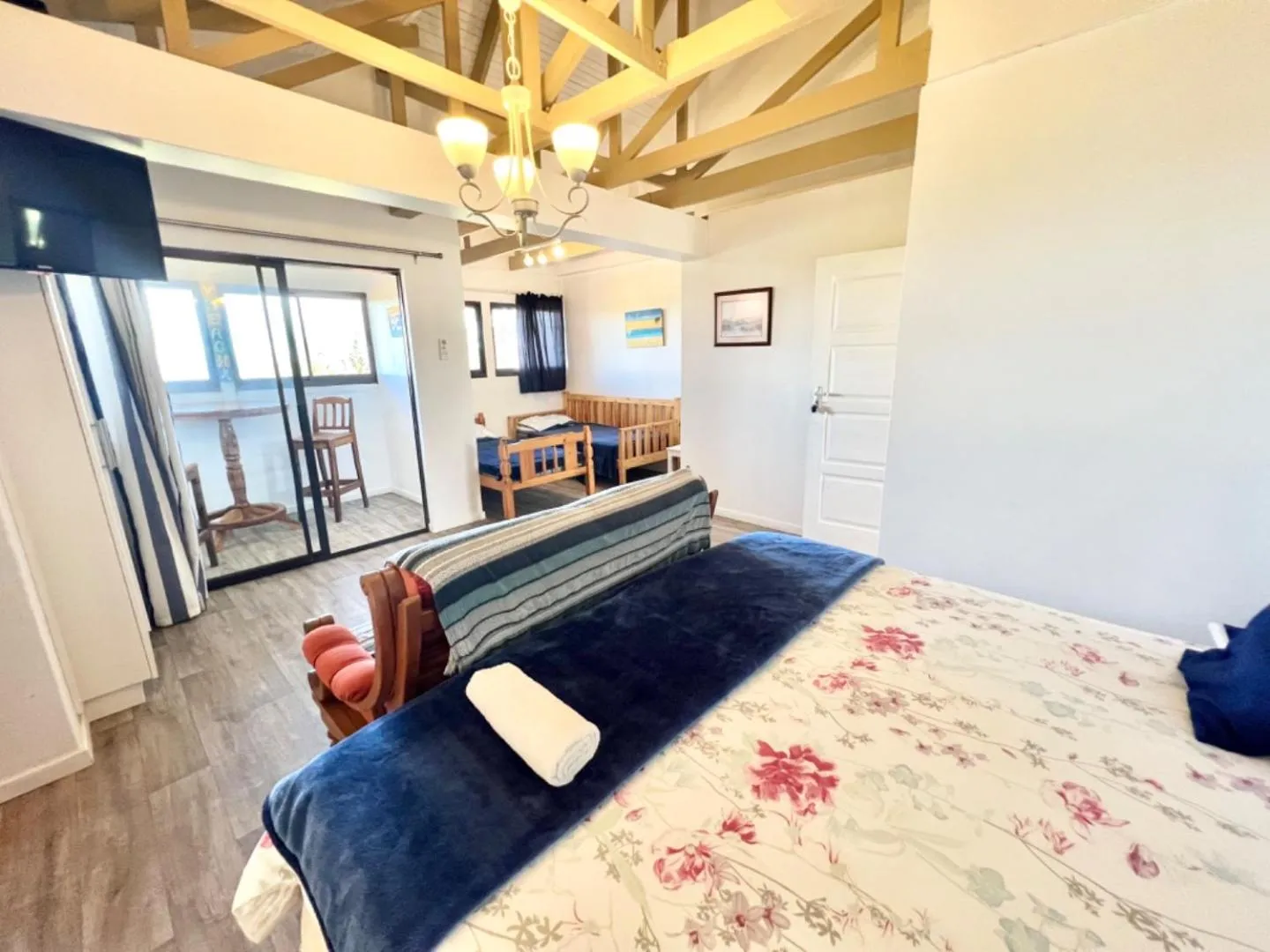 Bedroom, Bed in Hoylake Inn