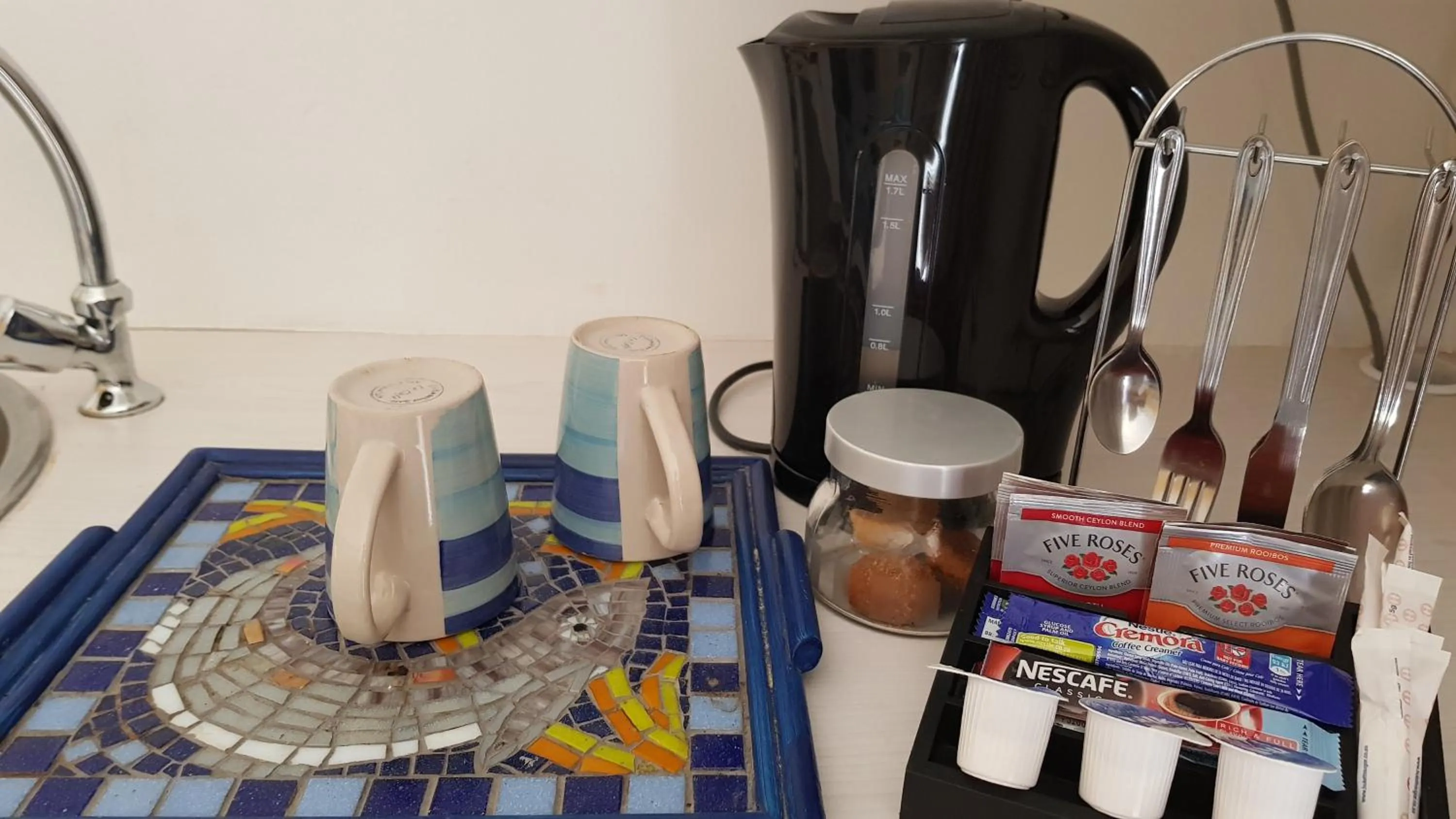 Coffee/tea facilities in Hoylake Inn