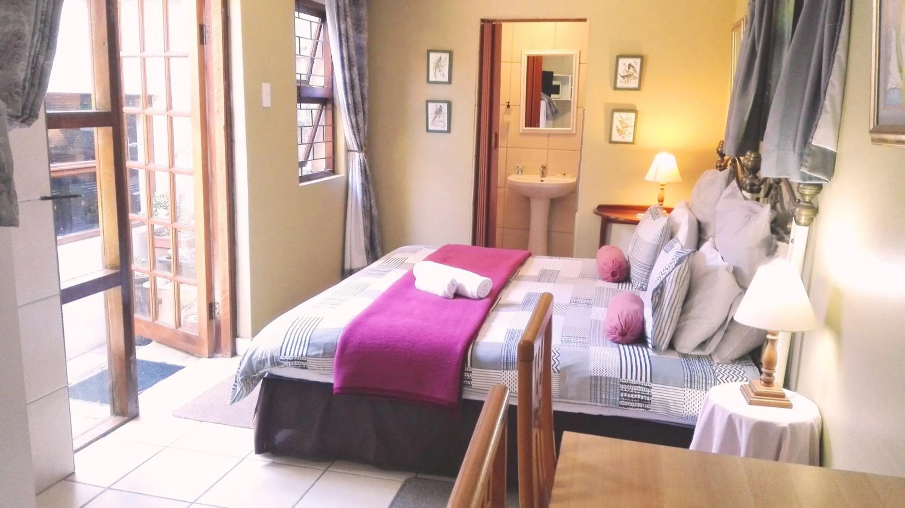 Bedroom, Bed in Hoylake Inn