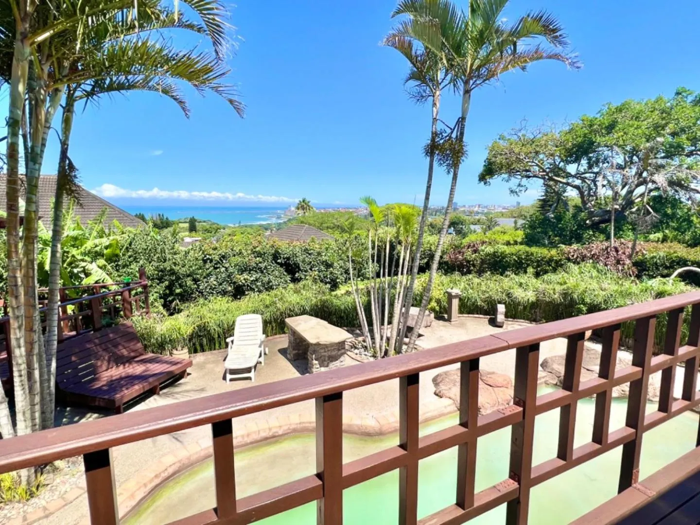 Swimming pool in Hoylake Inn
