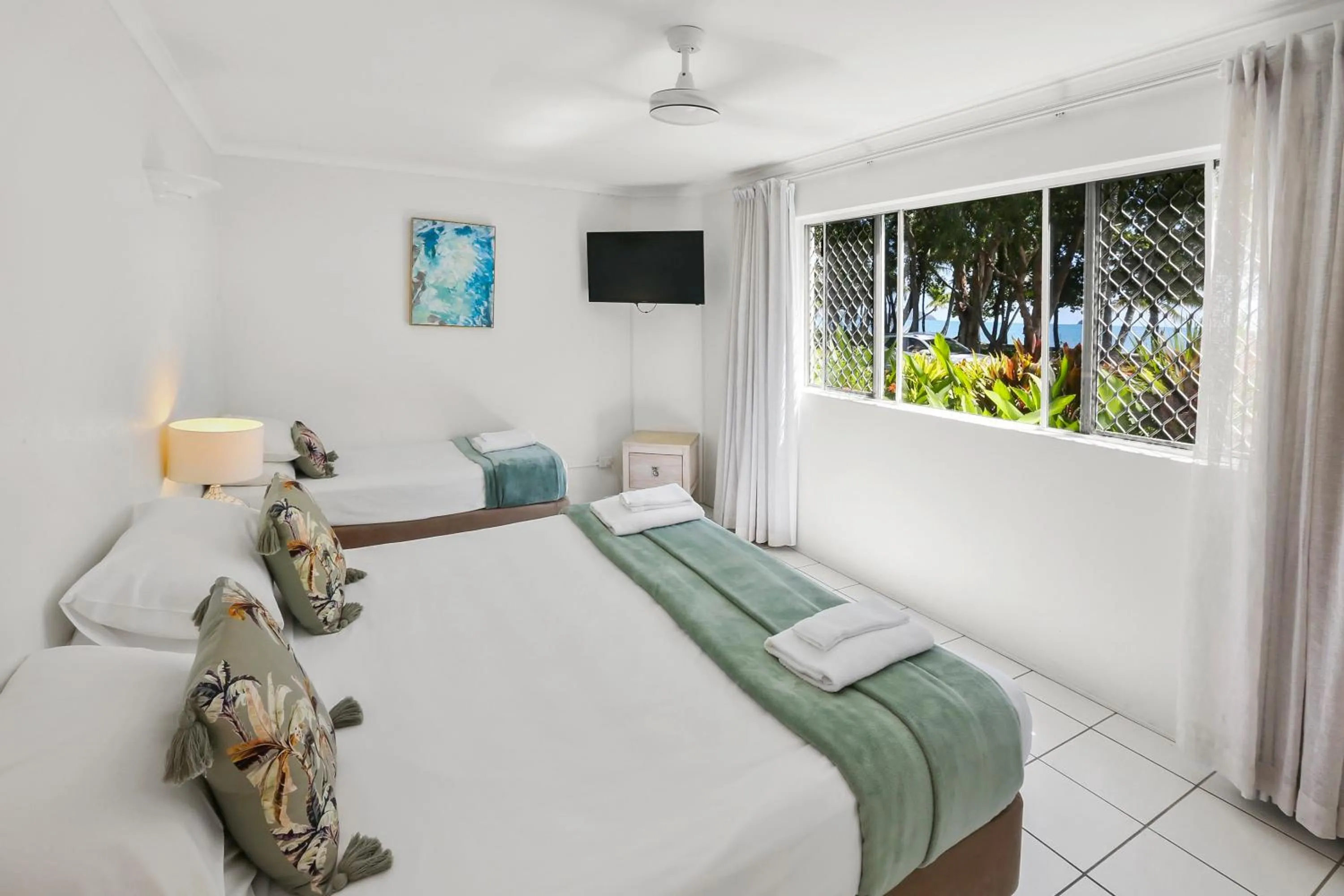 Bedroom, Bed in Agincourt Beachfront Apartments
