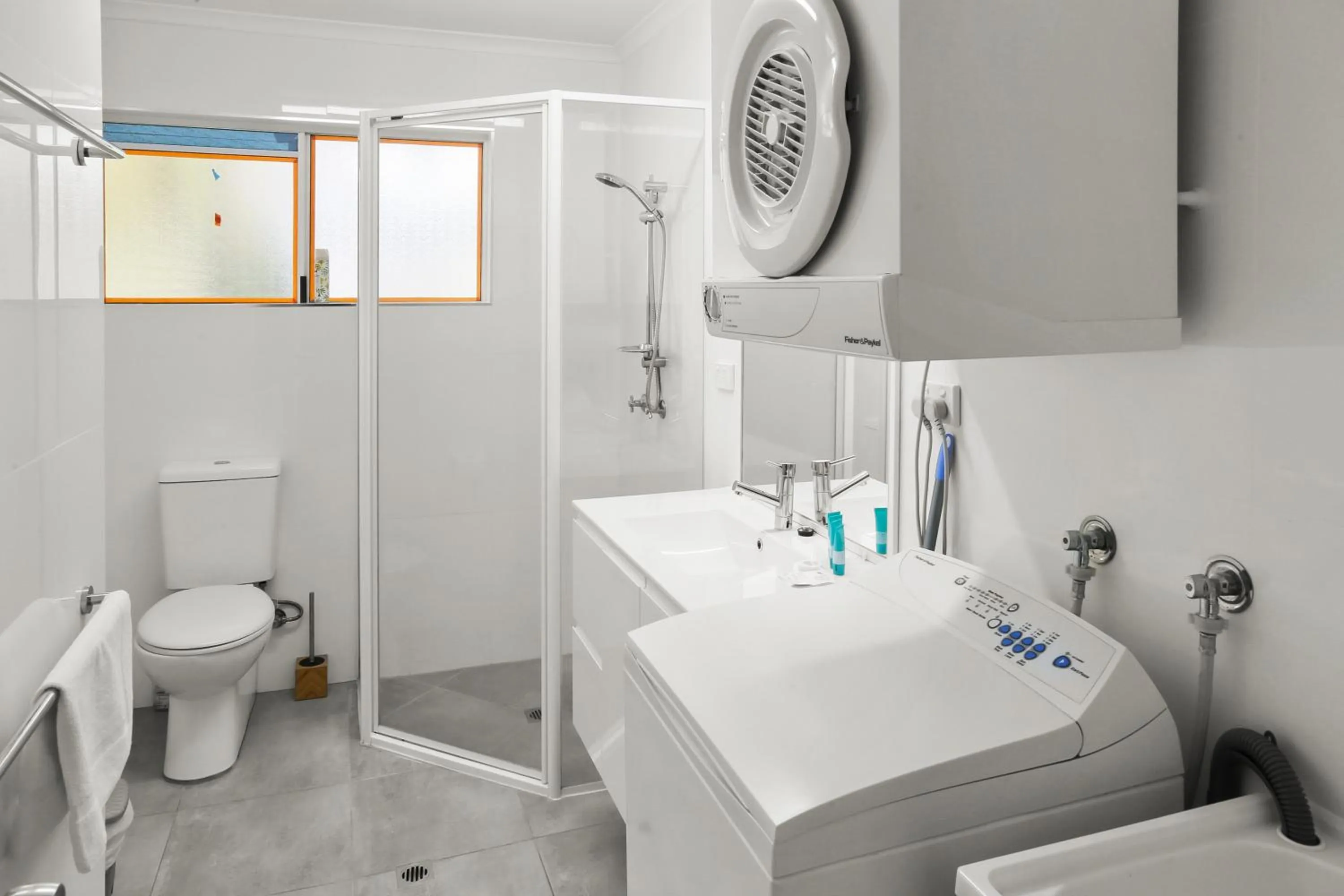 Bathroom in Agincourt Beachfront Apartments