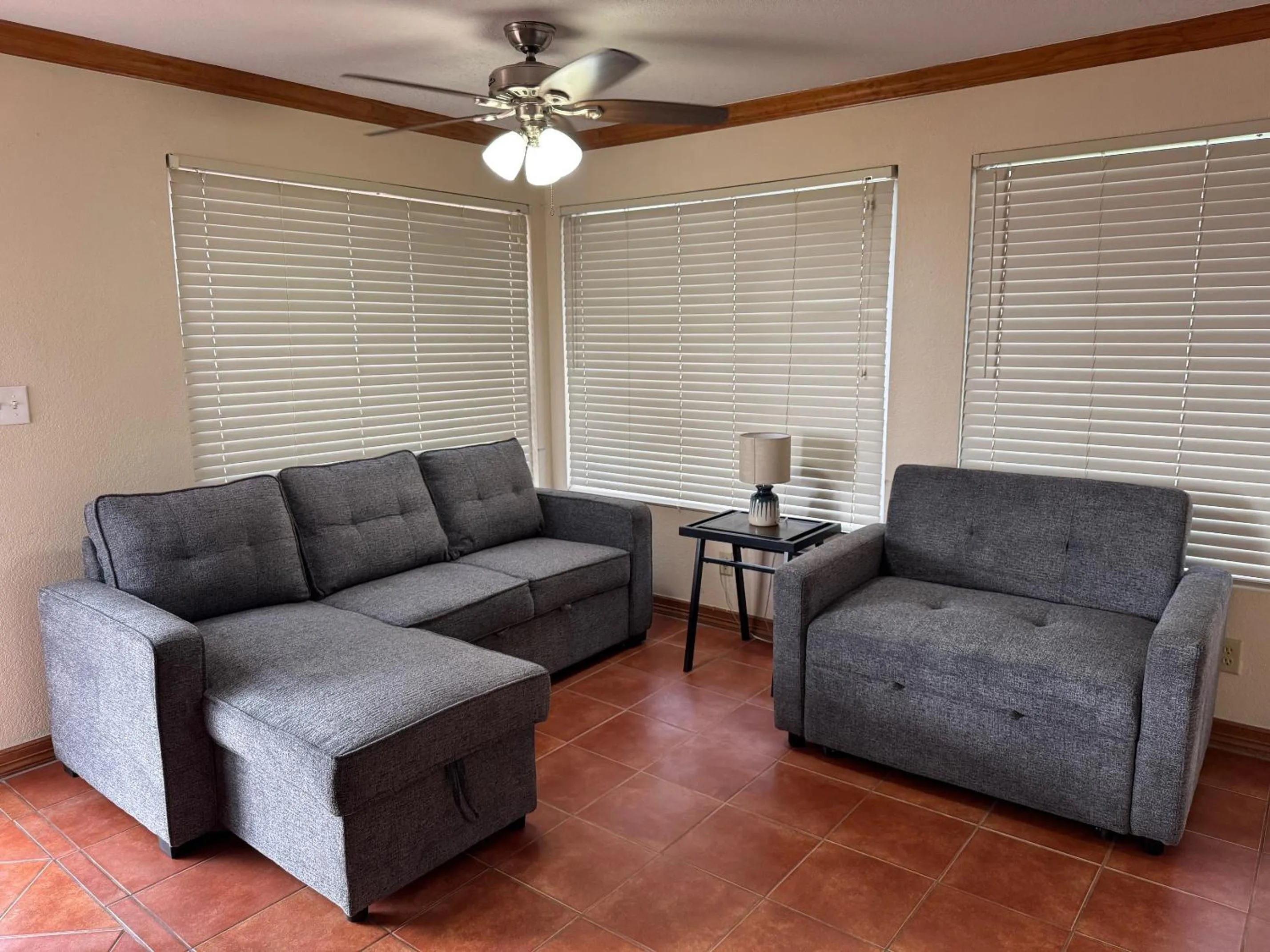 Living room in Southwind Inn