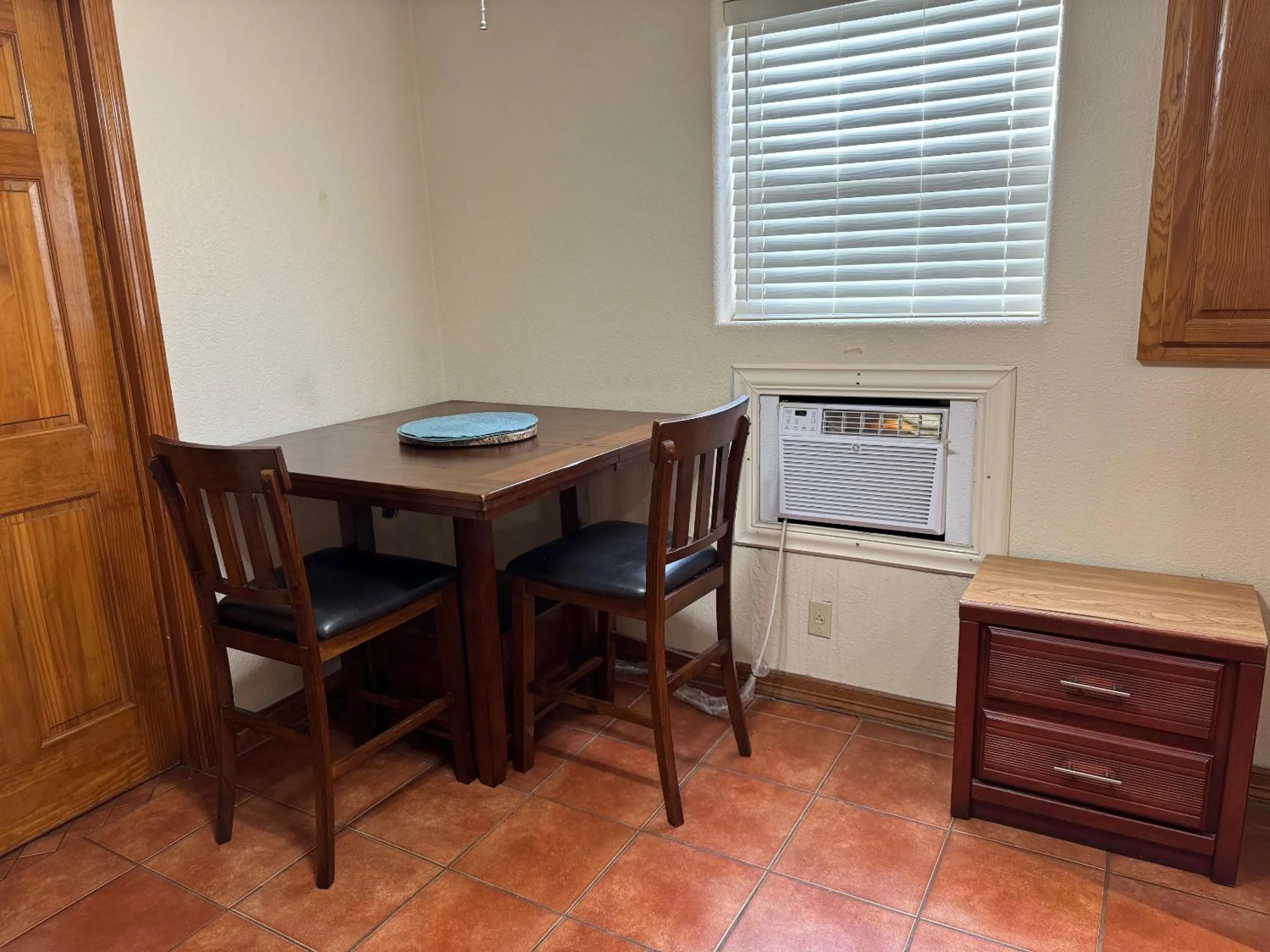 Dining area in Southwind Inn