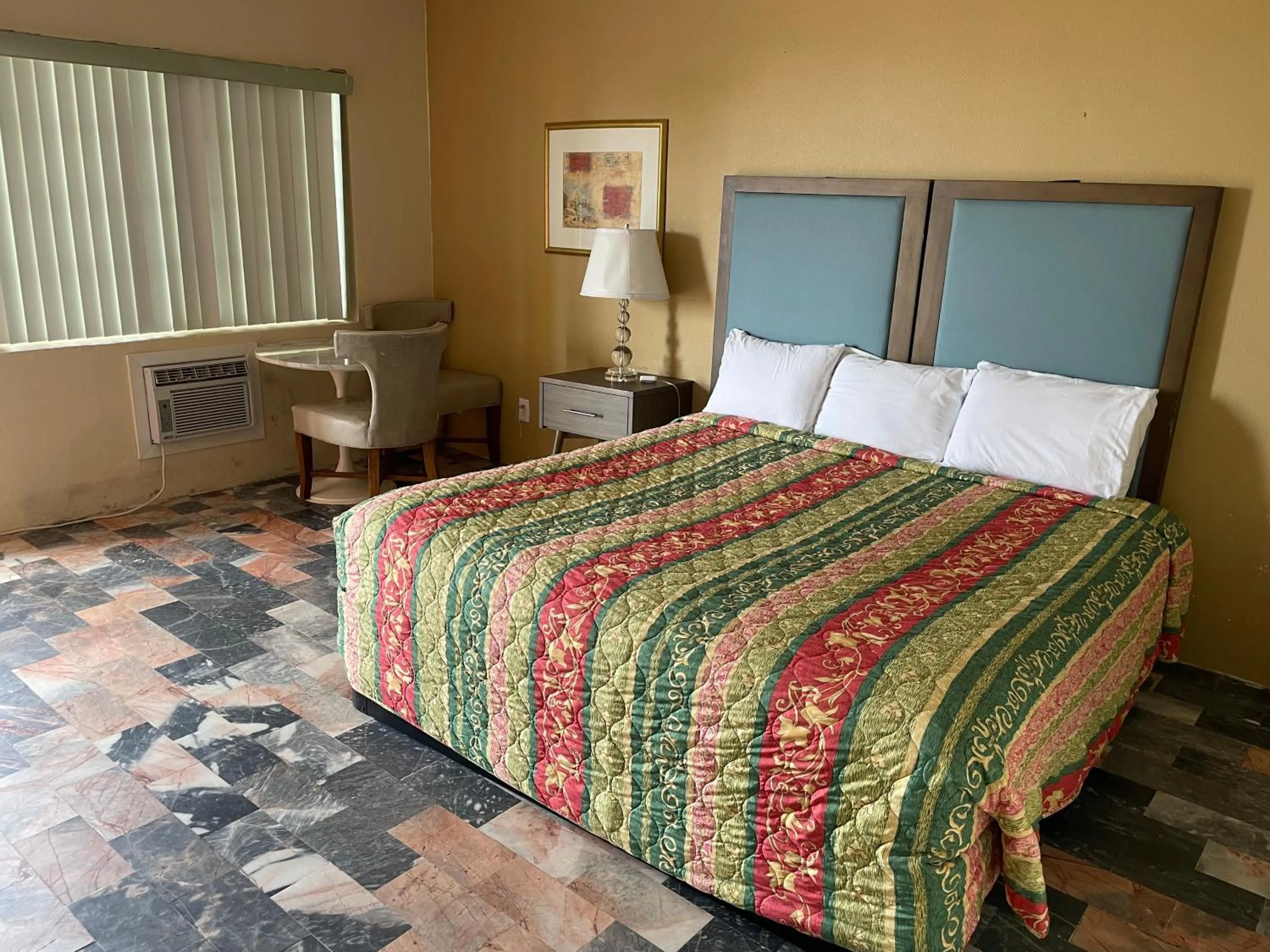 Bed in Southwind Inn