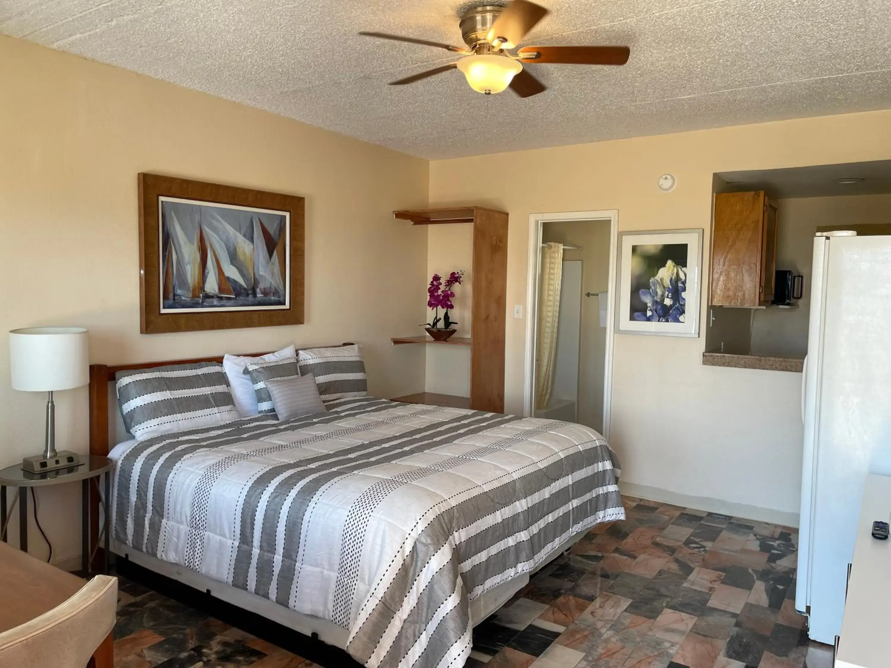 King Room with Sea View in Southwind Inn King Room with Sea View in Southwind Inn